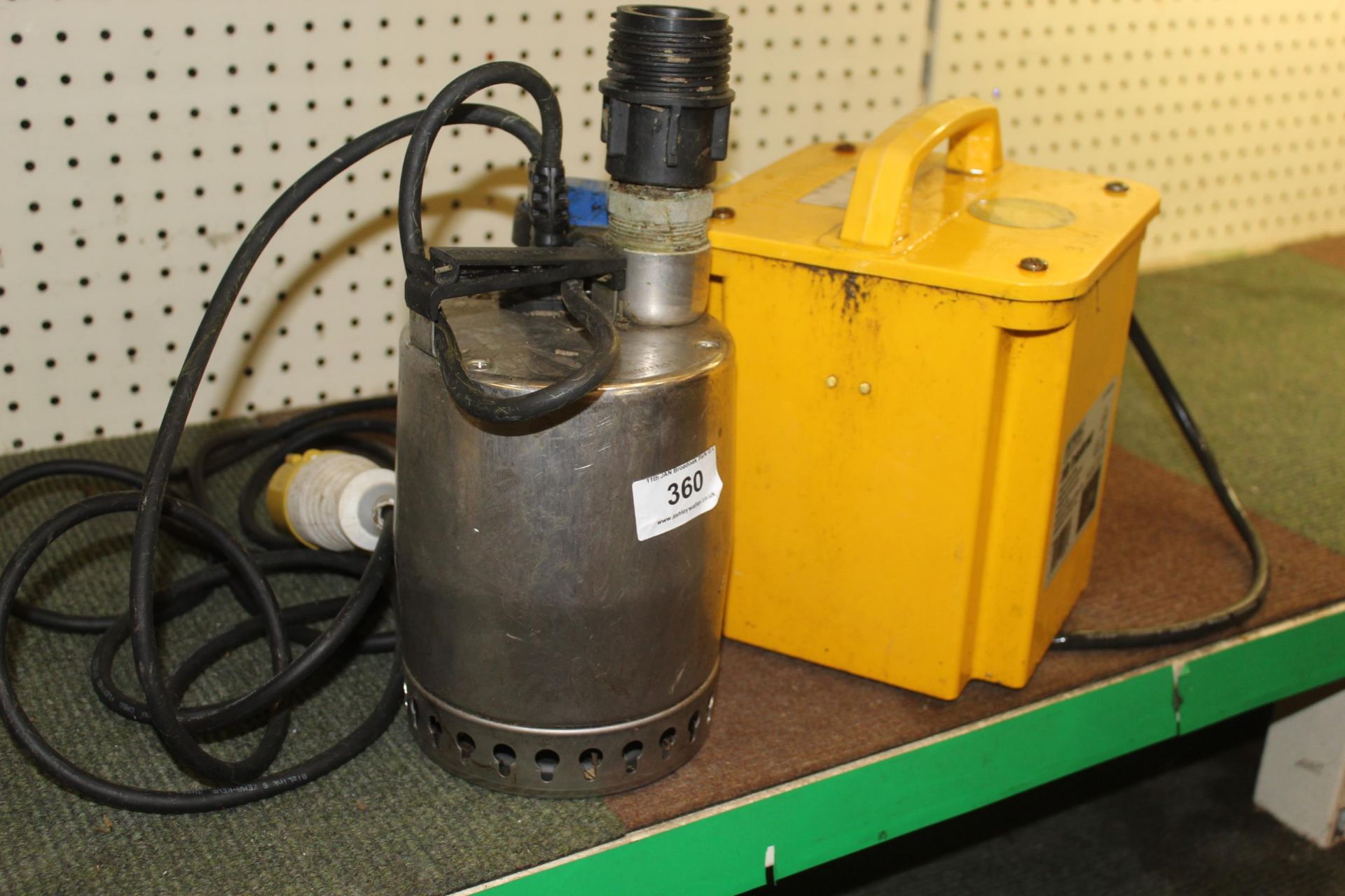 GRUNES KP 250 STAINLESS STEEL SUBMERSIBLE PUMP AND 130V TRANSPORTER (WORKING) + VAT