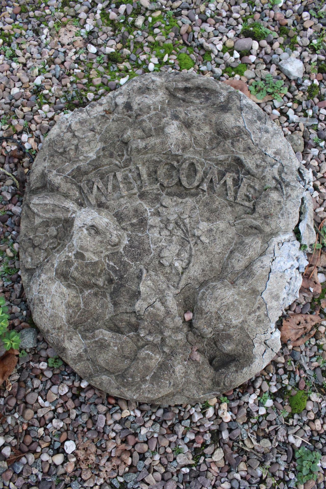 CONCRETE STEPPING STONE, GATE TOP AND PLAQUE + VAT - Image 2 of 3