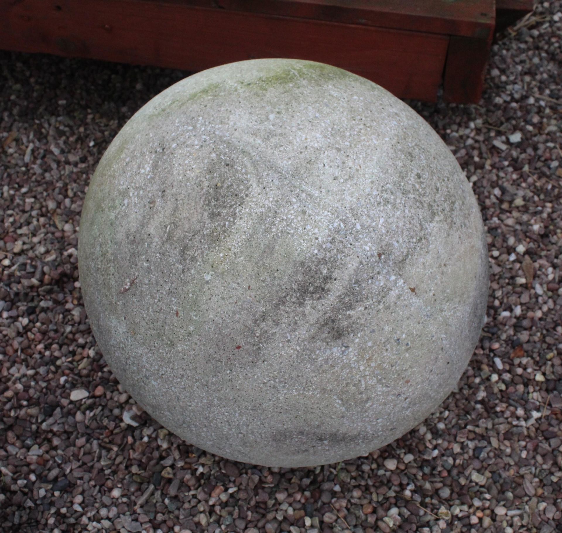 2 CONCRETE GRIFFIN AND 1 CONCRETE BALL + VAT - Image 3 of 3