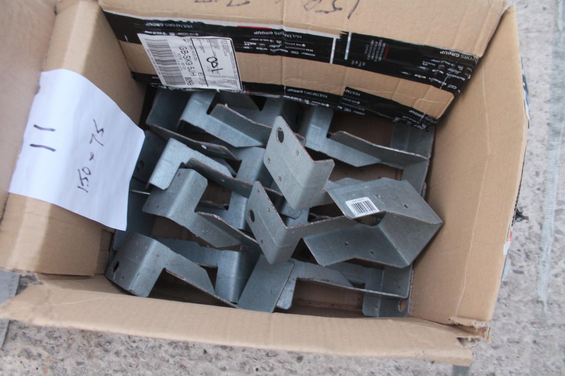 5 BOXES OF JOIST HANGERS (116) VARIOUS SIZES + VAT - Image 2 of 9