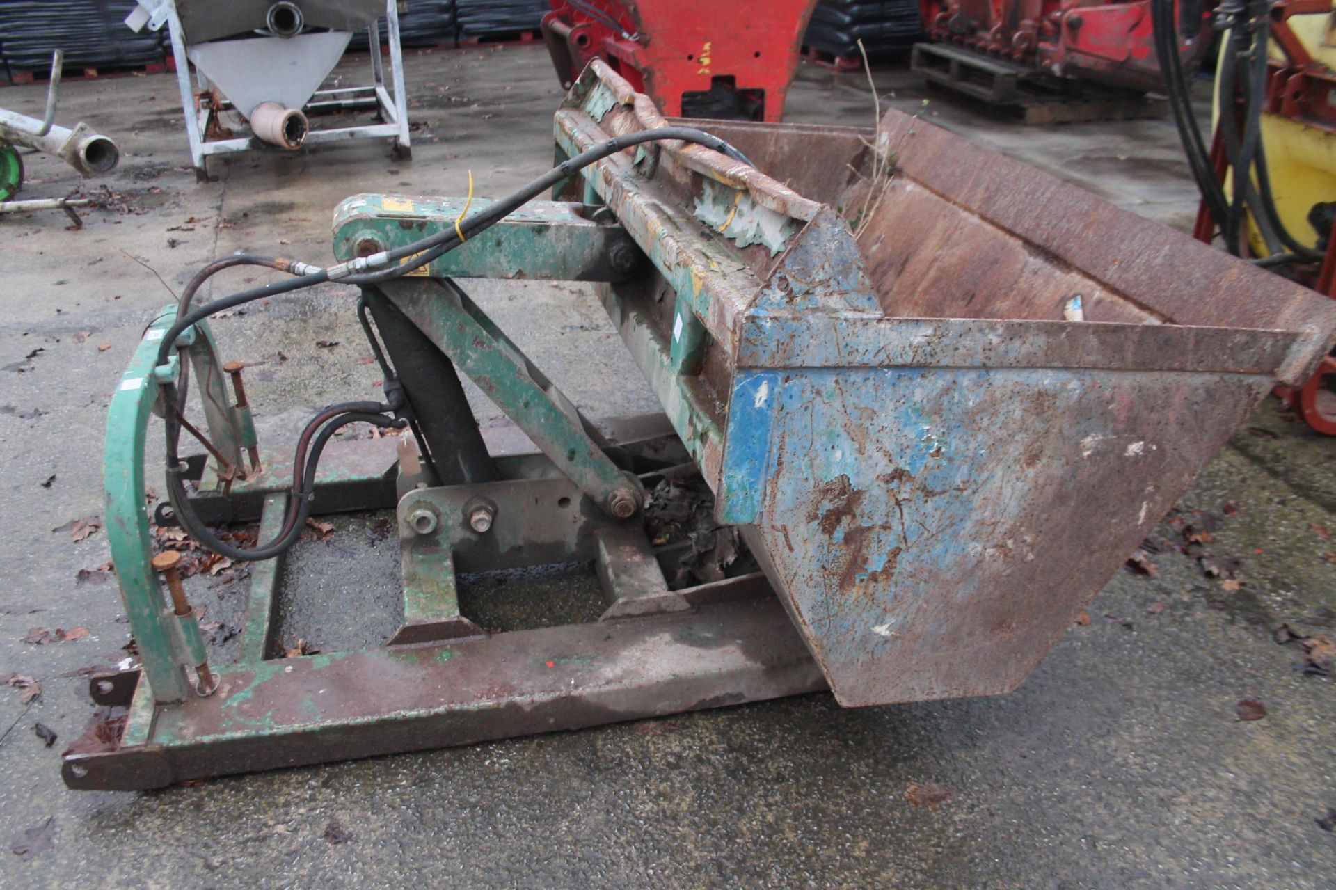 FORKLIFT HYDRAULIC BUCKET IN WORKING ORDER NO VAT - Image 2 of 3