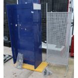 2 DISPLAY STANDS + VAT