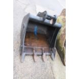 GEITH DIGGER BUCKET IN WORKING ORDER 35MM PINS NO VAT