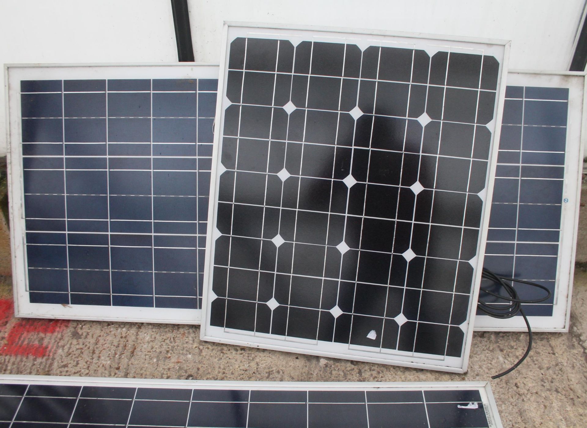 LARGE 80W SOLAR PANEL 91196 X 542 X 35MM, 2 20W PEAL PERFORMANCE SOLAR PANELS 405 X 340 X 25MM EACH, - Image 4 of 4