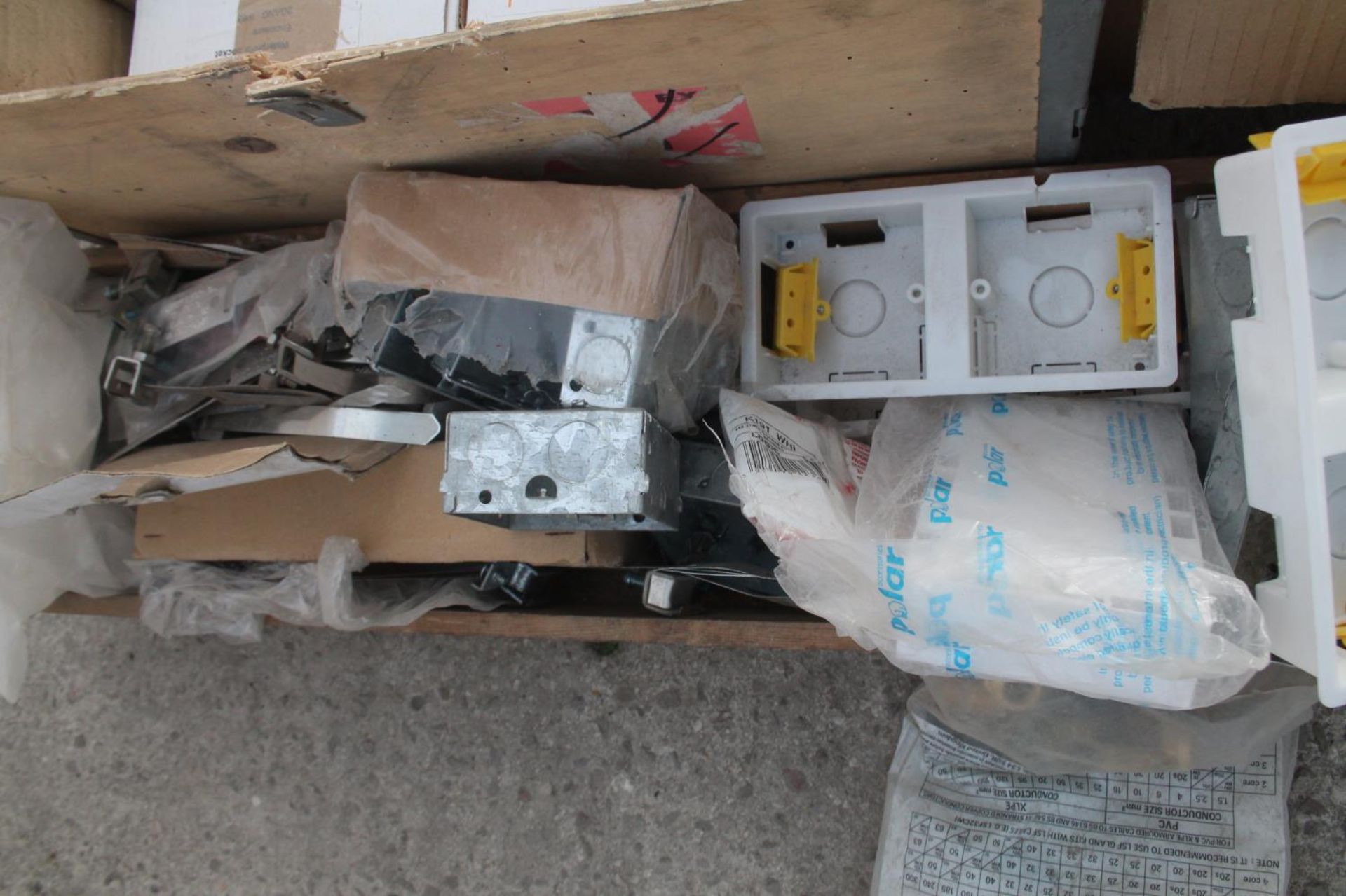 3 BOXES OF ASSORTED ELECTRICAL ITEMS NO VAT - Image 5 of 6