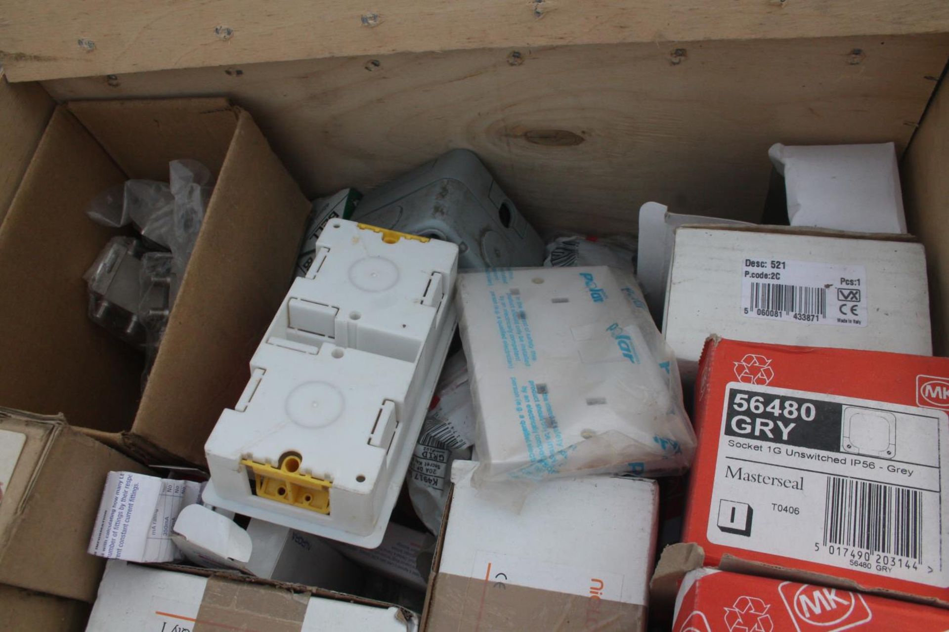 3 BOXES OF ASSORTED ELECTRICAL ITEMS NO VAT - Image 4 of 6