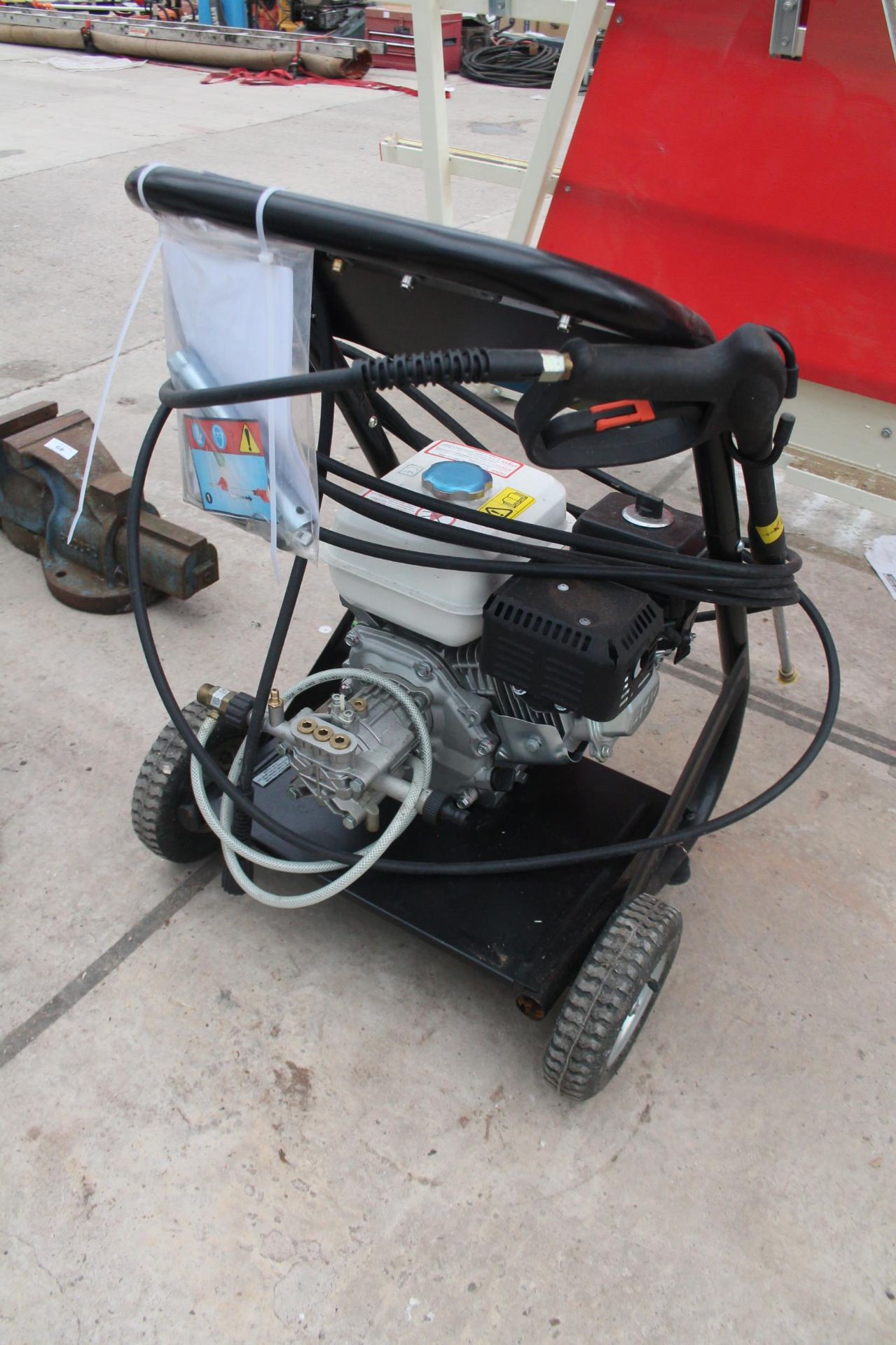 NEILSON PRESSURE WASHER (REQUIRES NEW RECOIL) NO VAT - Image 2 of 4