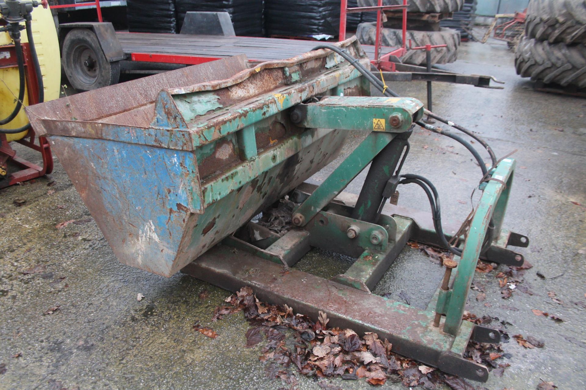 FORKLIFT HYDRAULIC BUCKET IN WORKING ORDER NO VAT