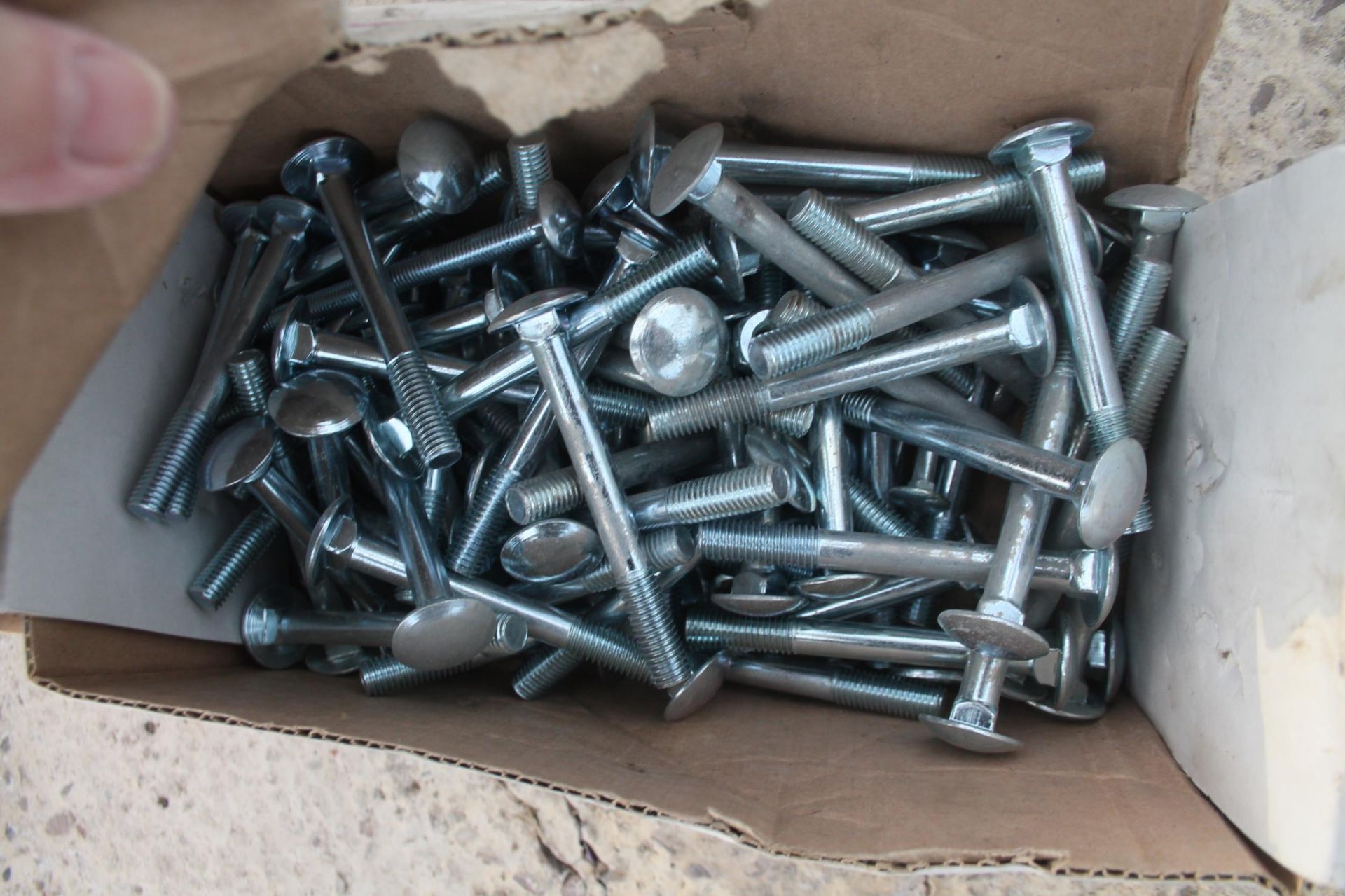 3 TUBS OF ROUND WIRE NAILS AND BOX OF COACH BOLTS + VAT - Image 2 of 4