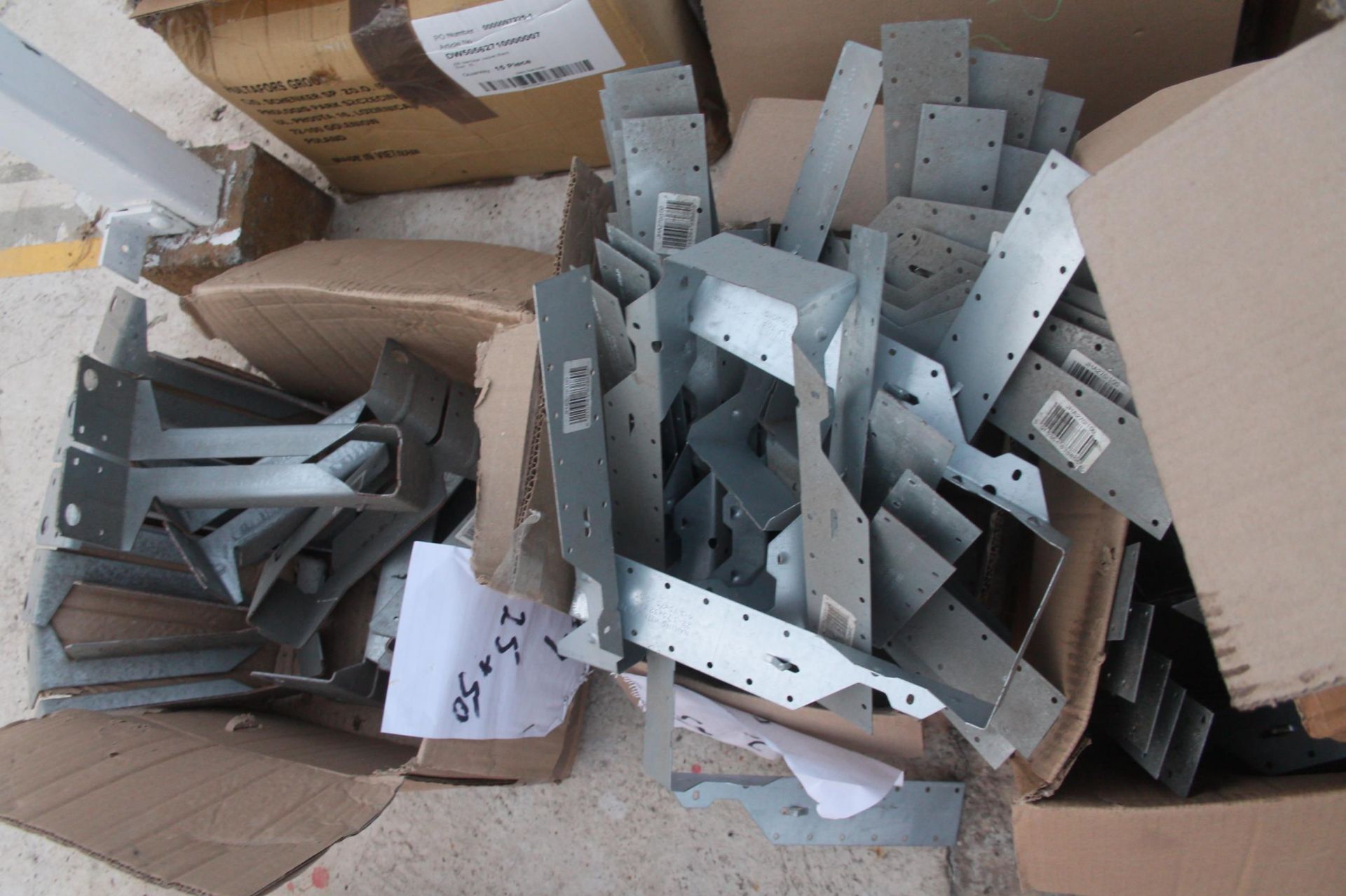 5 BOXES OF JOIST HANGERS (157) VARIOUS SIZES + VAT - Image 3 of 7