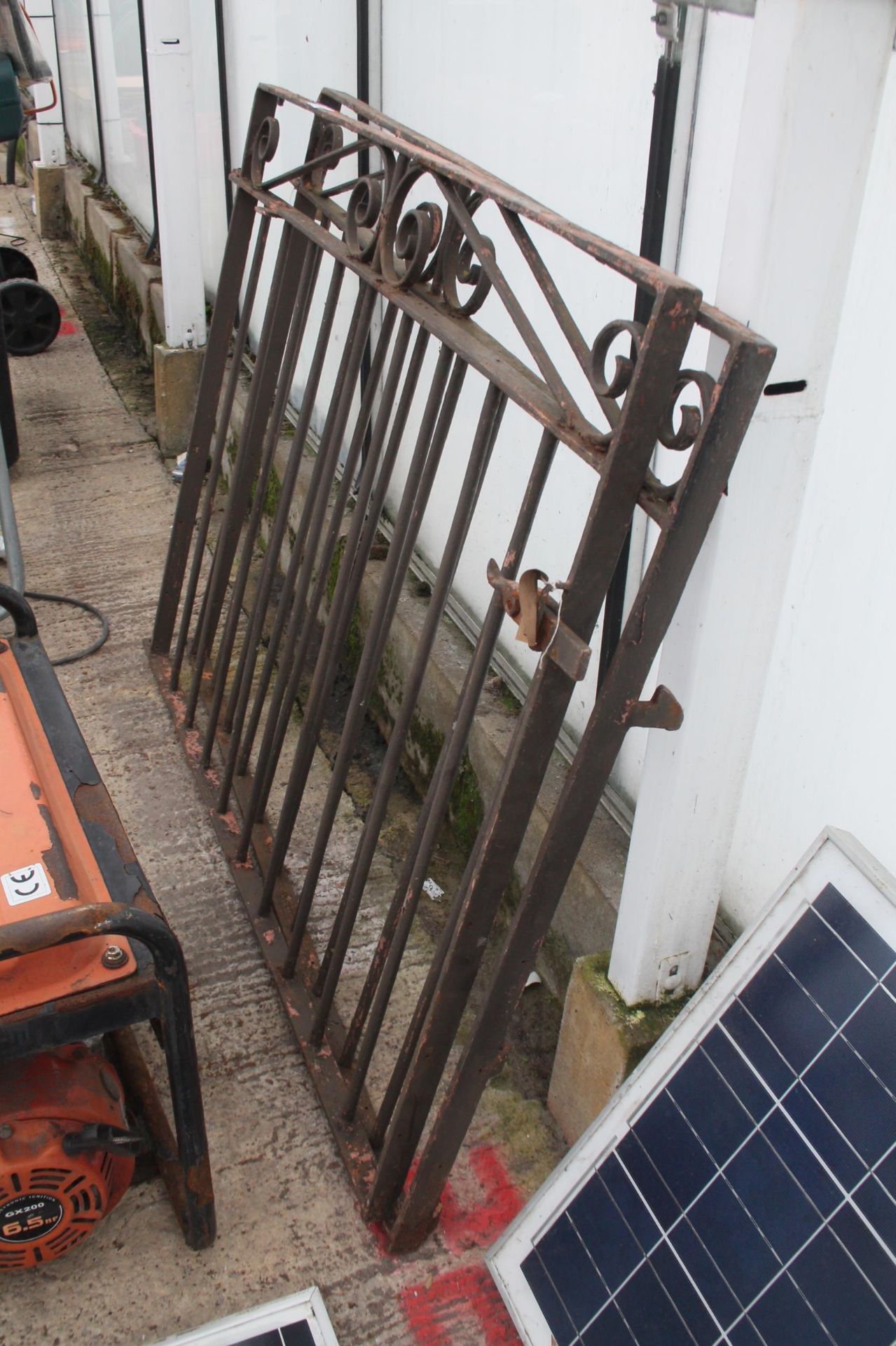 PAIR OF HEAVY DUTY WROUGHT IRON GATES 3FT HIGH TO FIT 8FT GAP NO VAT - Image 2 of 2