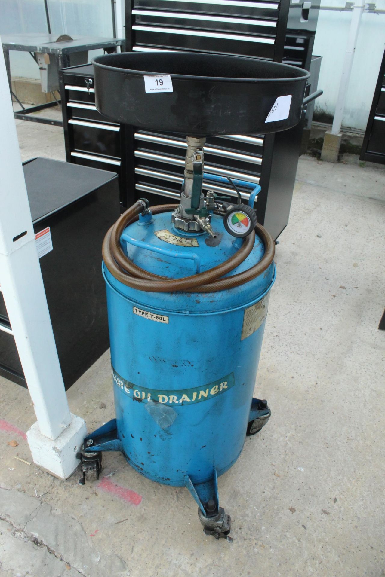 WASTE OIL DRAINER WITH AIR EVACUATION + VAT