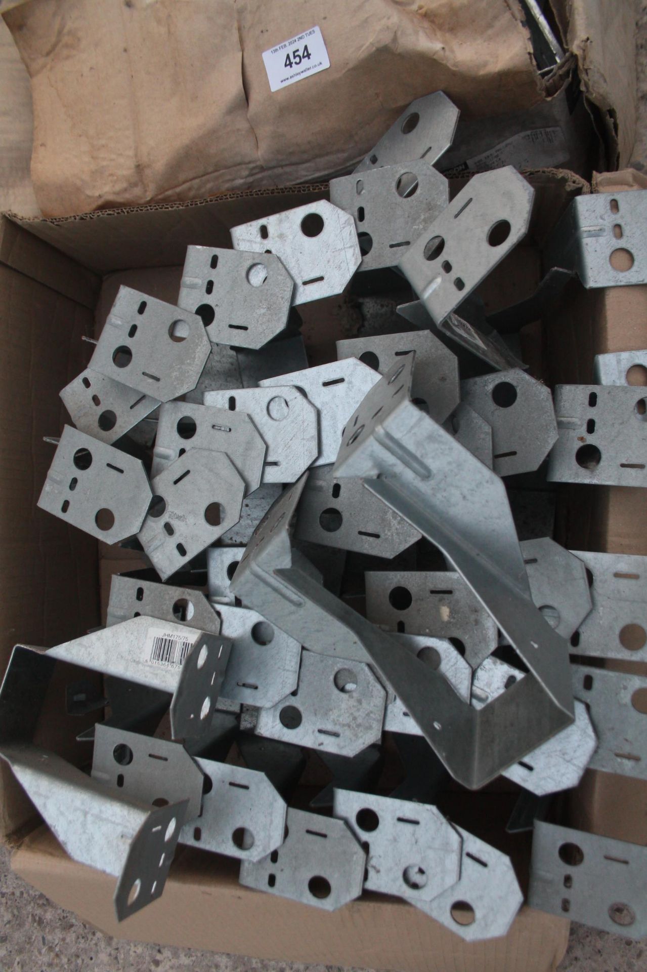 4 BOXES OF JOIST HANGERS (152) VARIOUS SIZES + VAT - Image 2 of 9