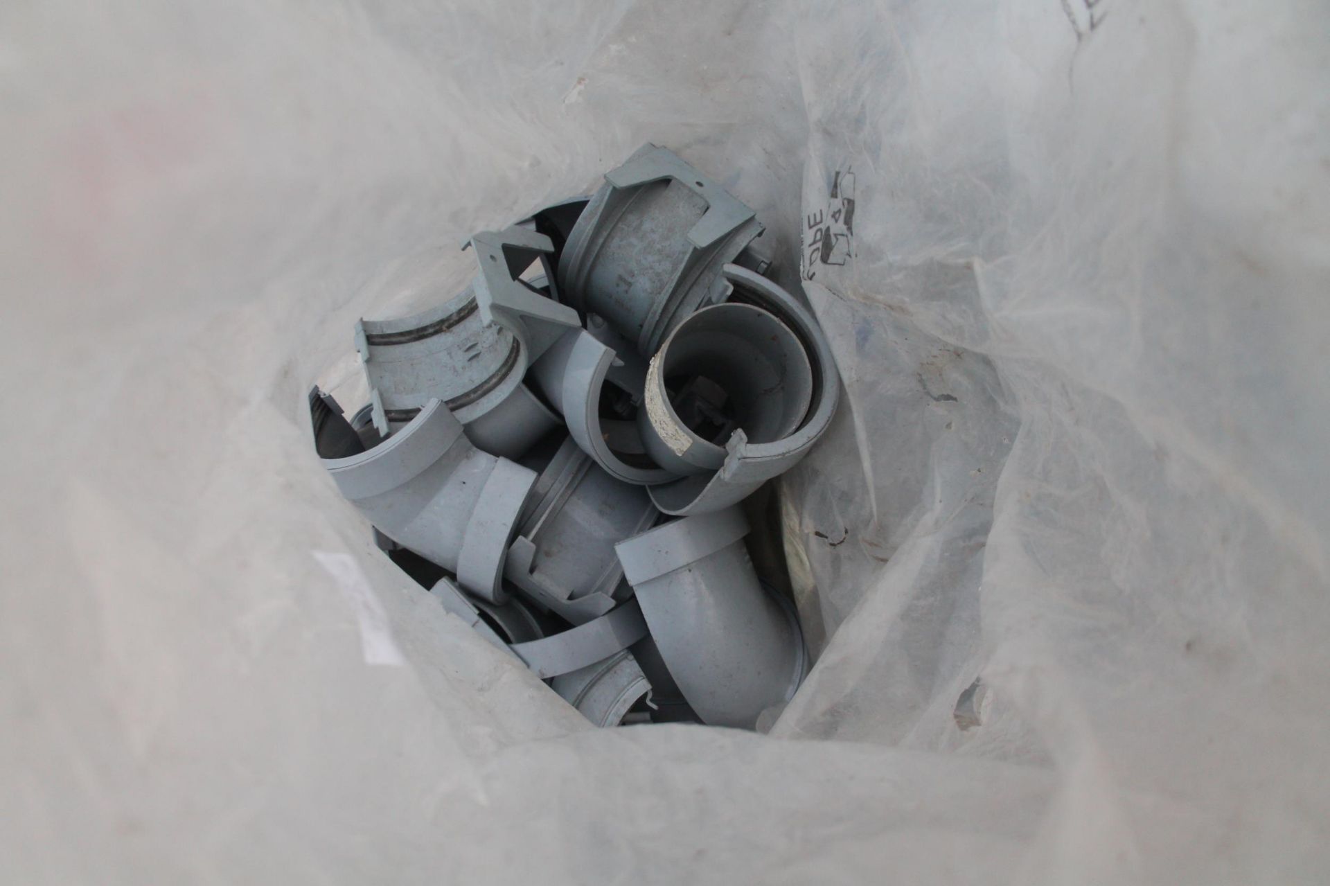 4 BAGS OF TOILET CONNECTORS AND WASTE PIPE CONNECTOR + VAT - Image 2 of 4