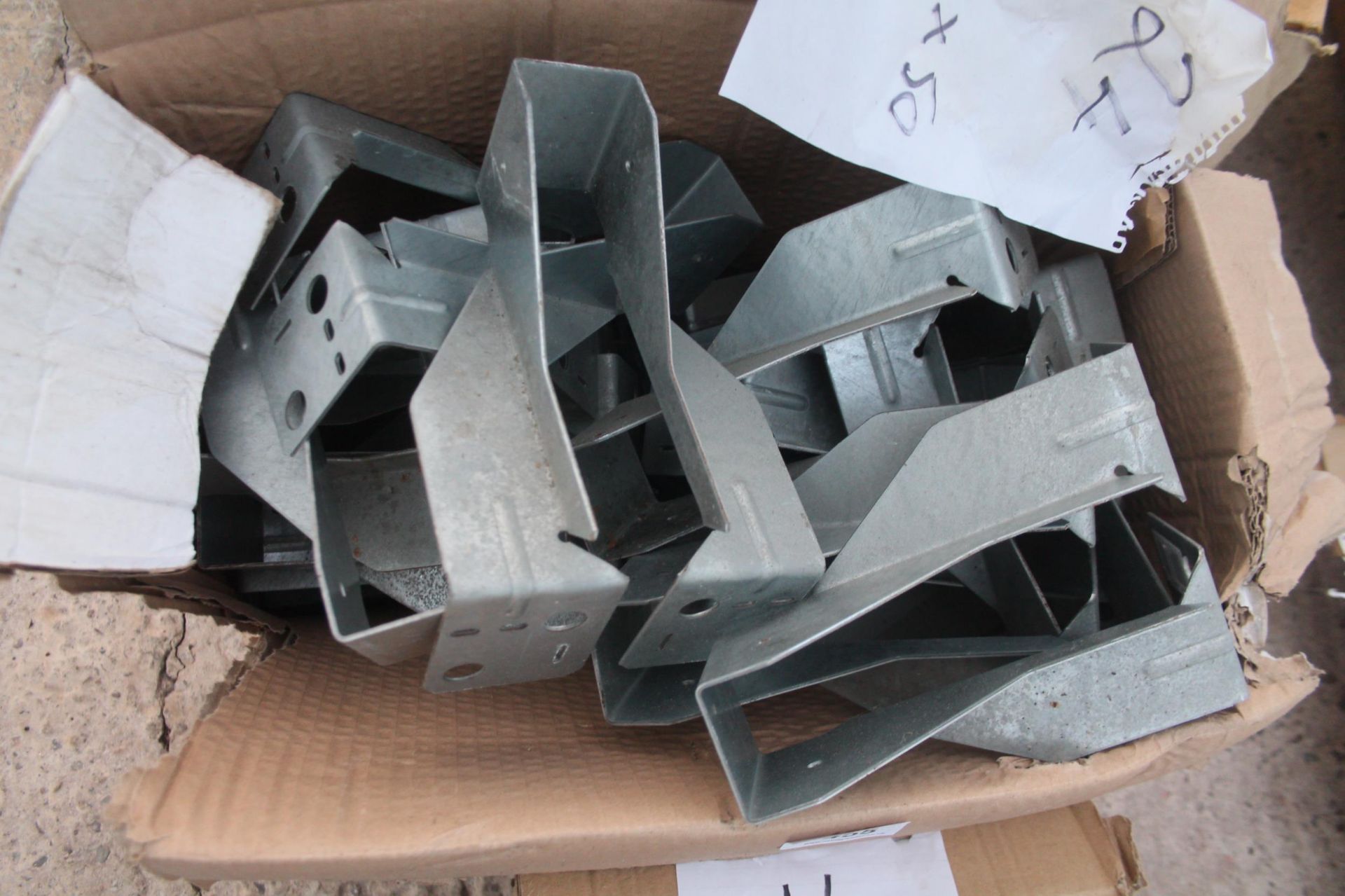 5 BOXES OF JOIST HANGERS (116) VARIOUS SIZES + VAT - Image 3 of 9