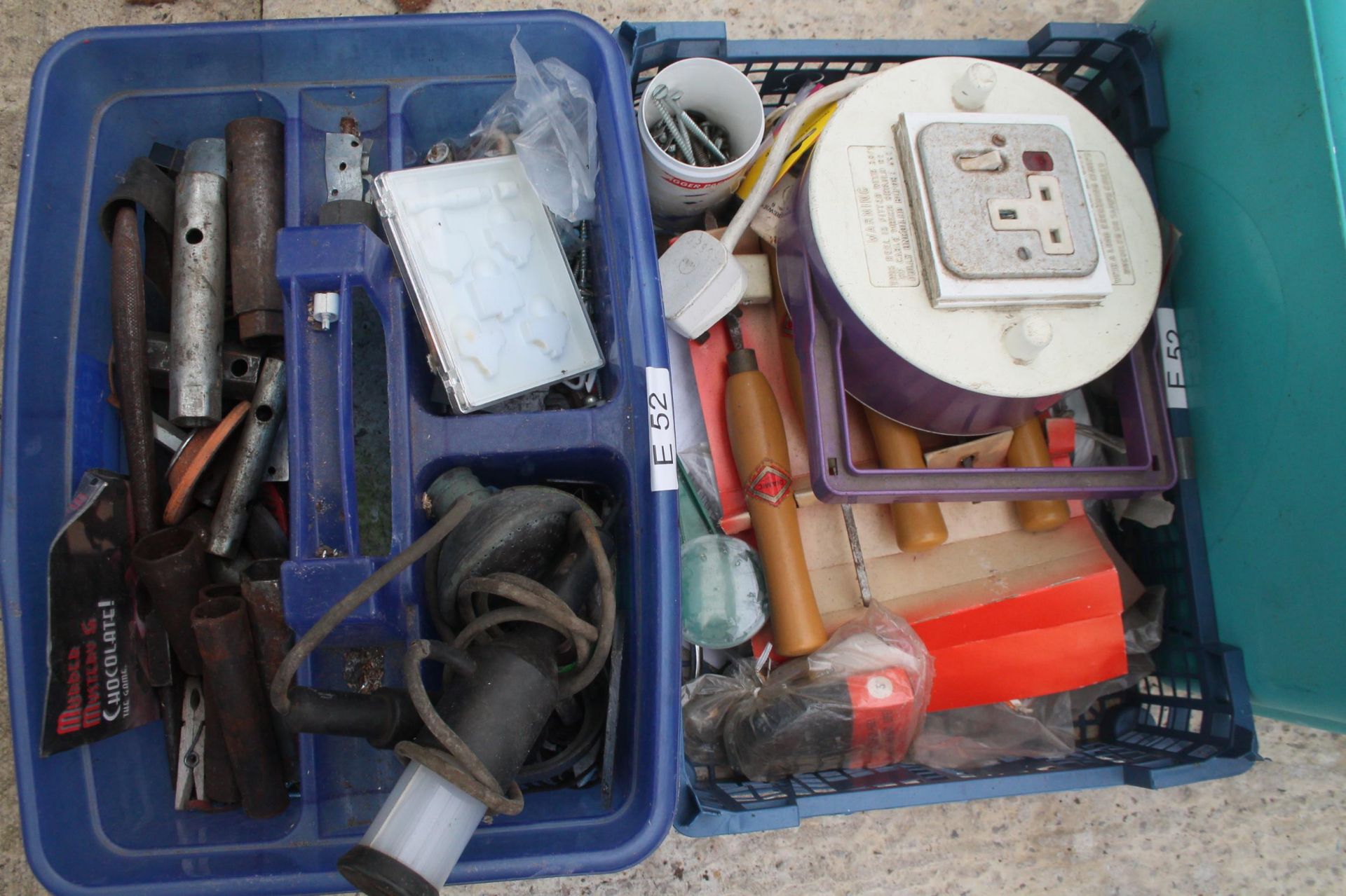 BOX OF SPANNERS/WOOD CARVING/EXTENSION CABLE & SOLAR PANEL - NO VAT - Image 4 of 4