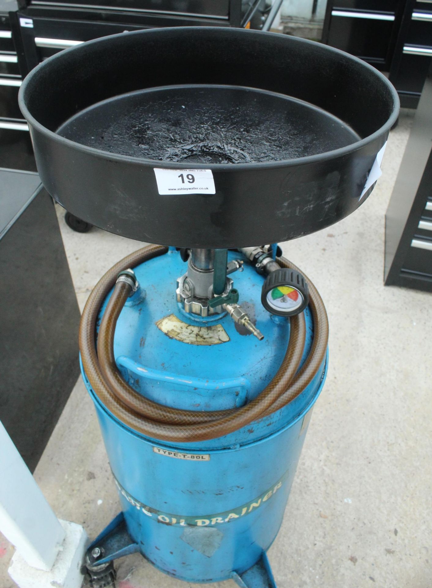 WASTE OIL DRAINER WITH AIR EVACUATION + VAT - Image 2 of 4