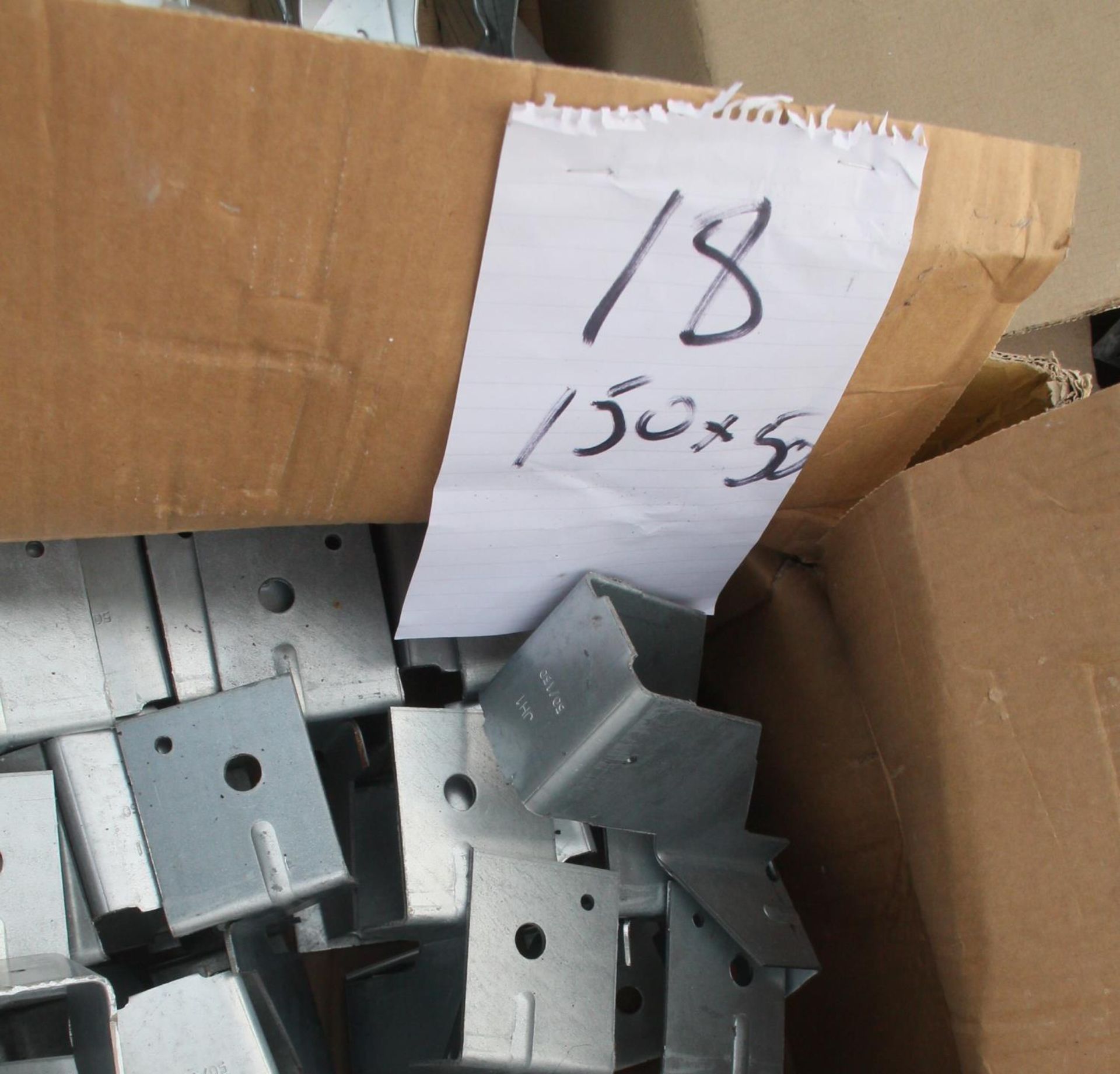 4 BOXES OF JOIST HANGERS (131) VARIOUS SIZES + VAT - Image 8 of 8