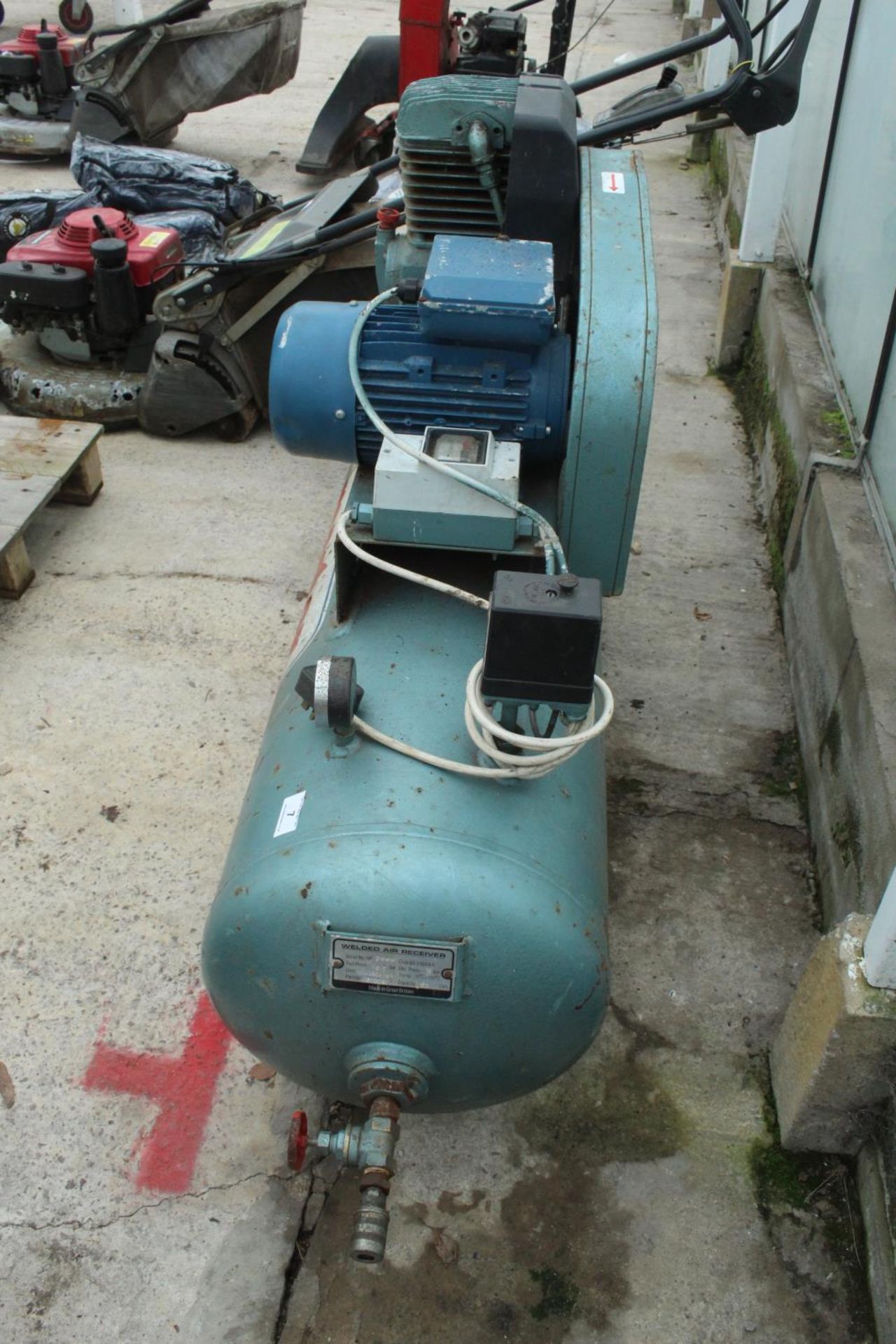 AIR MASTER COMPRESSOR NO VAT - Image 3 of 4