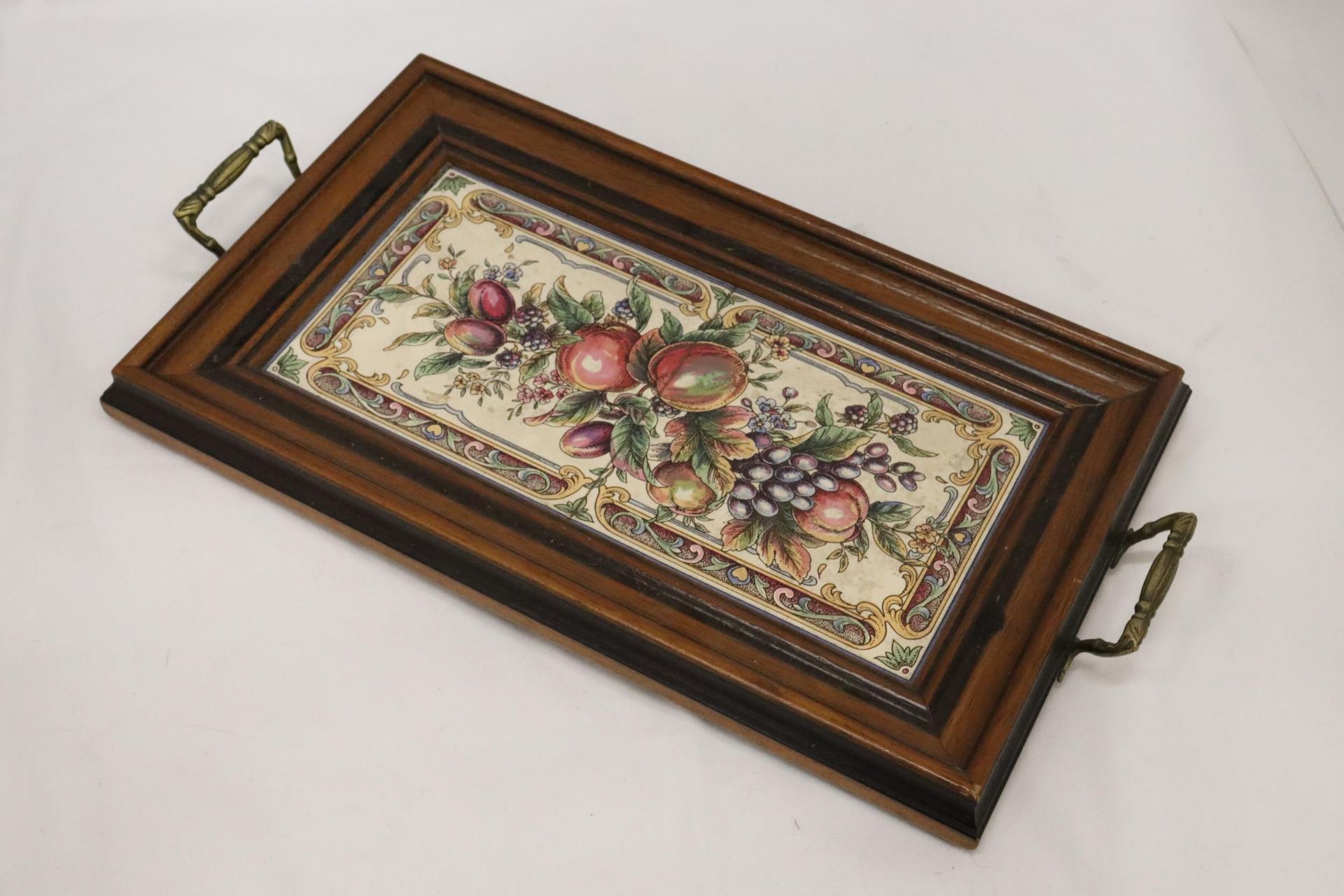 A TILECRAFTS 'VISTORIAN' TEA TRAY, 23CM X 38CM - Image 2 of 6