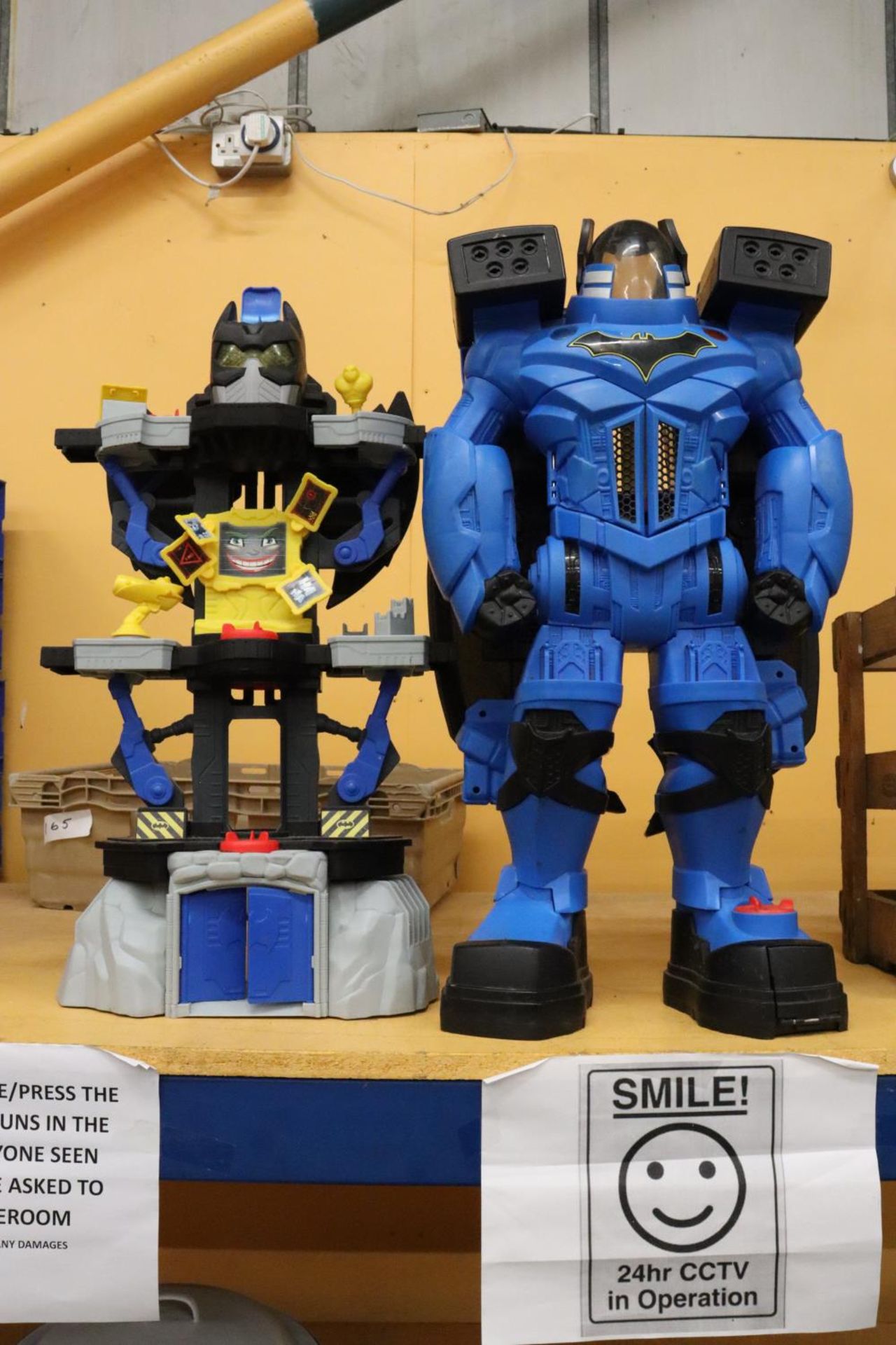 TWO LARGE BATMAN TRANSFORMER FIGURES, 28 INCHES HIGH - Image 2 of 6