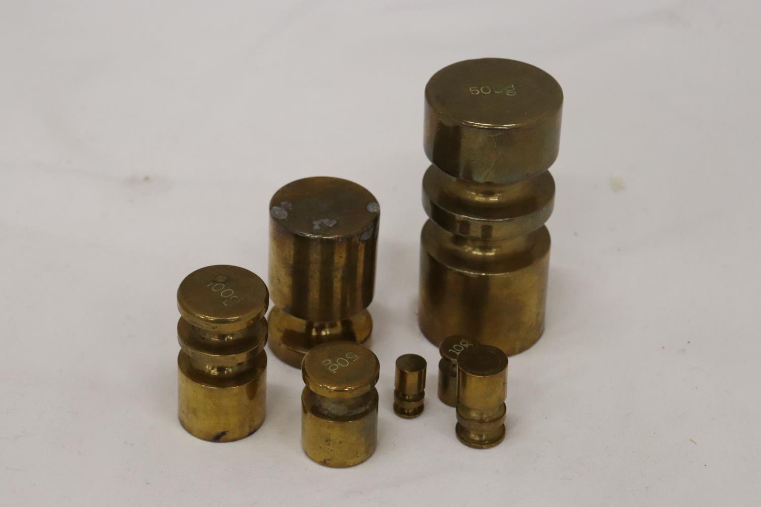 A SET OF BRASS WEIGHTS - Image 2 of 4