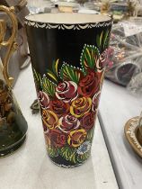 A LARGE BARGEWARE VASE, HEIGHT 27CM