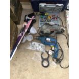 AN ASSORTMENT OF TOOLS TO INCLUDE A WORKZONE DRILL, AN ELECTRIC SANDER AND A BRACE DRILL ETC