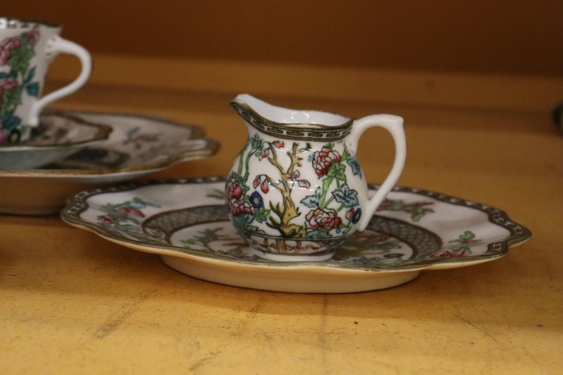 SEVEN PIECES OF COALPORT 'INDIAN TREE' DESIGN TO INCLUDE PLATES, A CUP AND CREAM JUG - Image 3 of 8