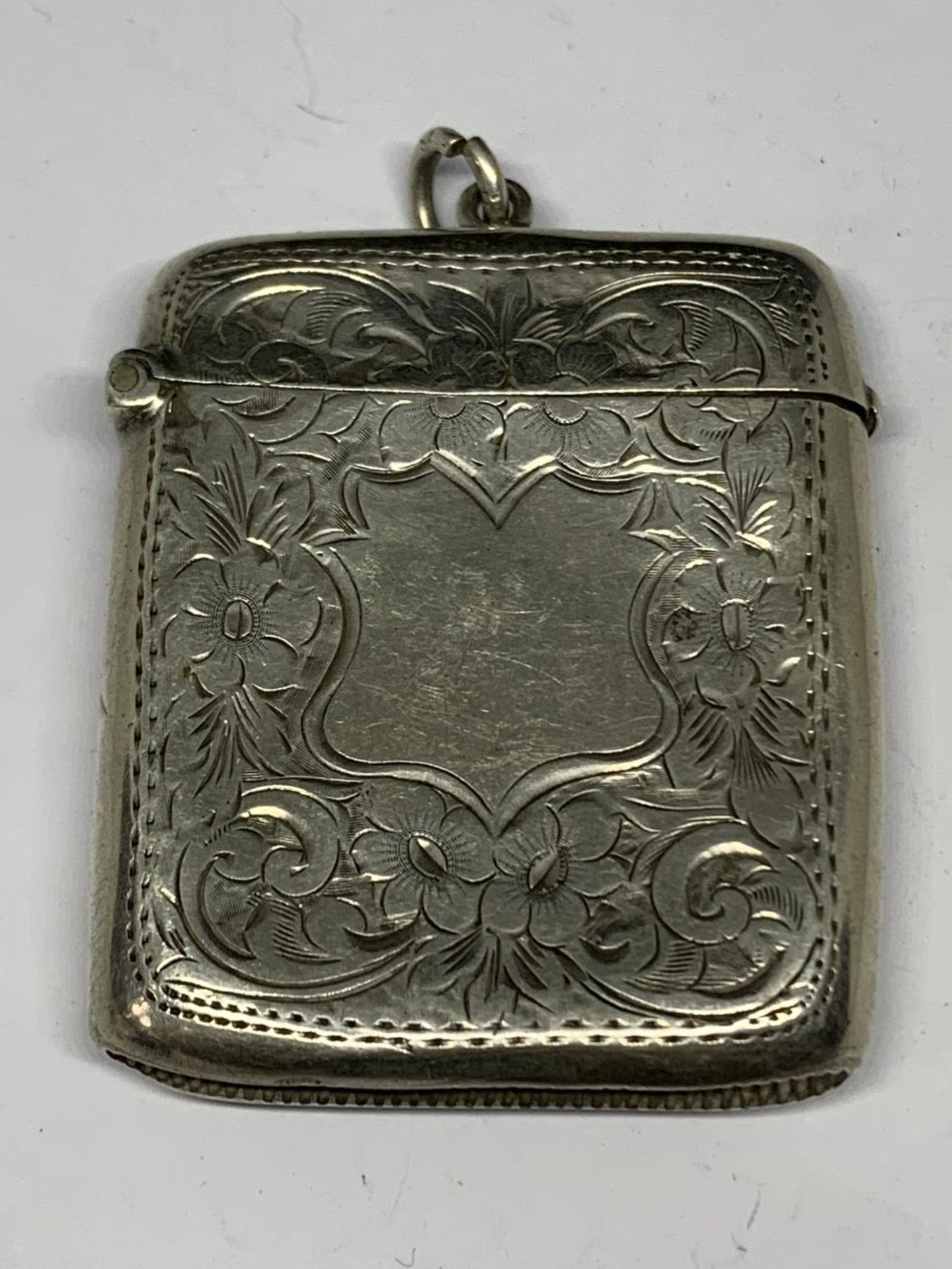 A HALLMARKED BIRMINGHAM SILVER VESTA CASE