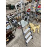 AN ALUMINIUM THREE RUNG STEP LADDER