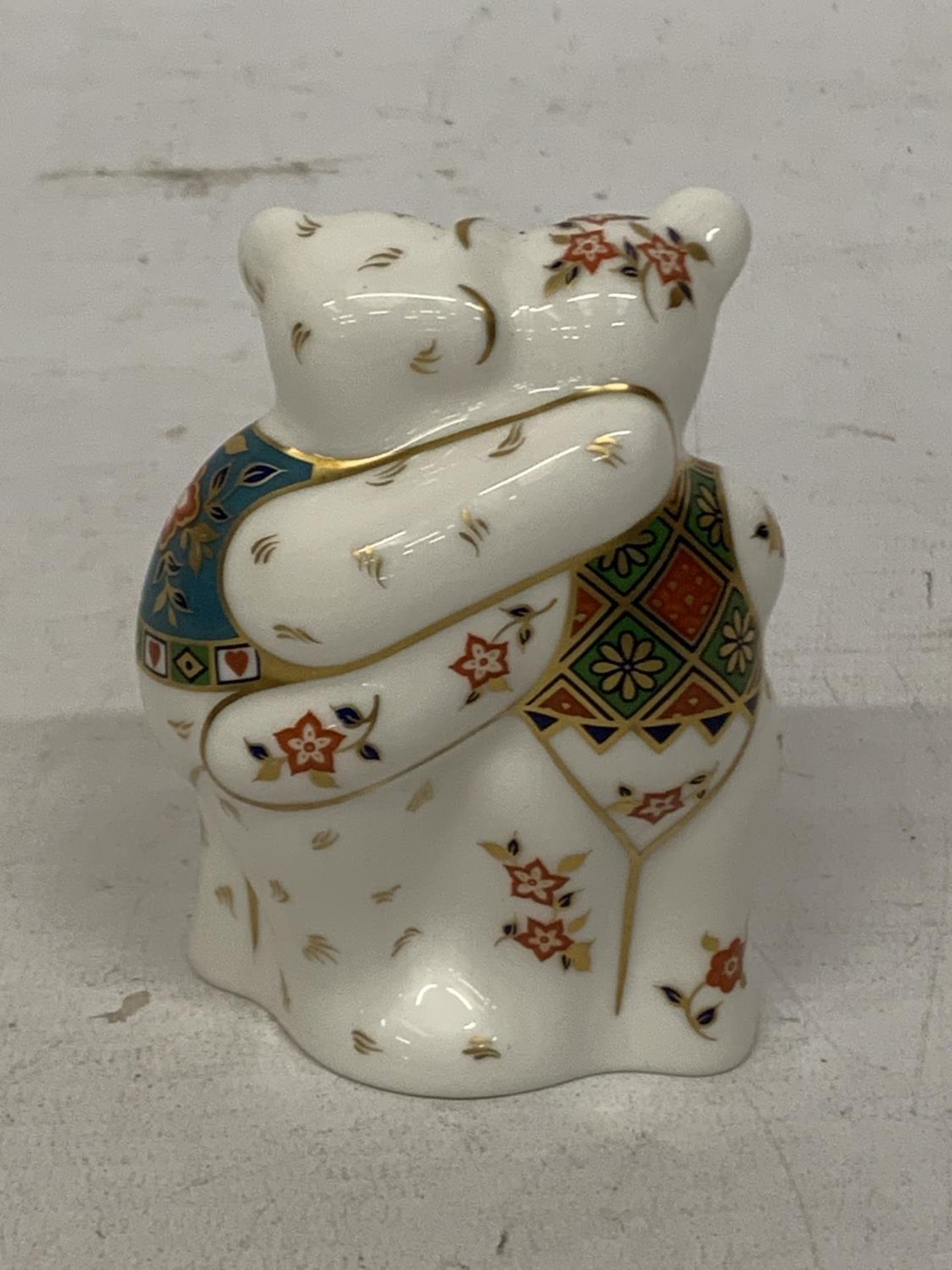 A ROYAL CROWN DERBY PAIR OF BEARS HUGGING - Image 2 of 3