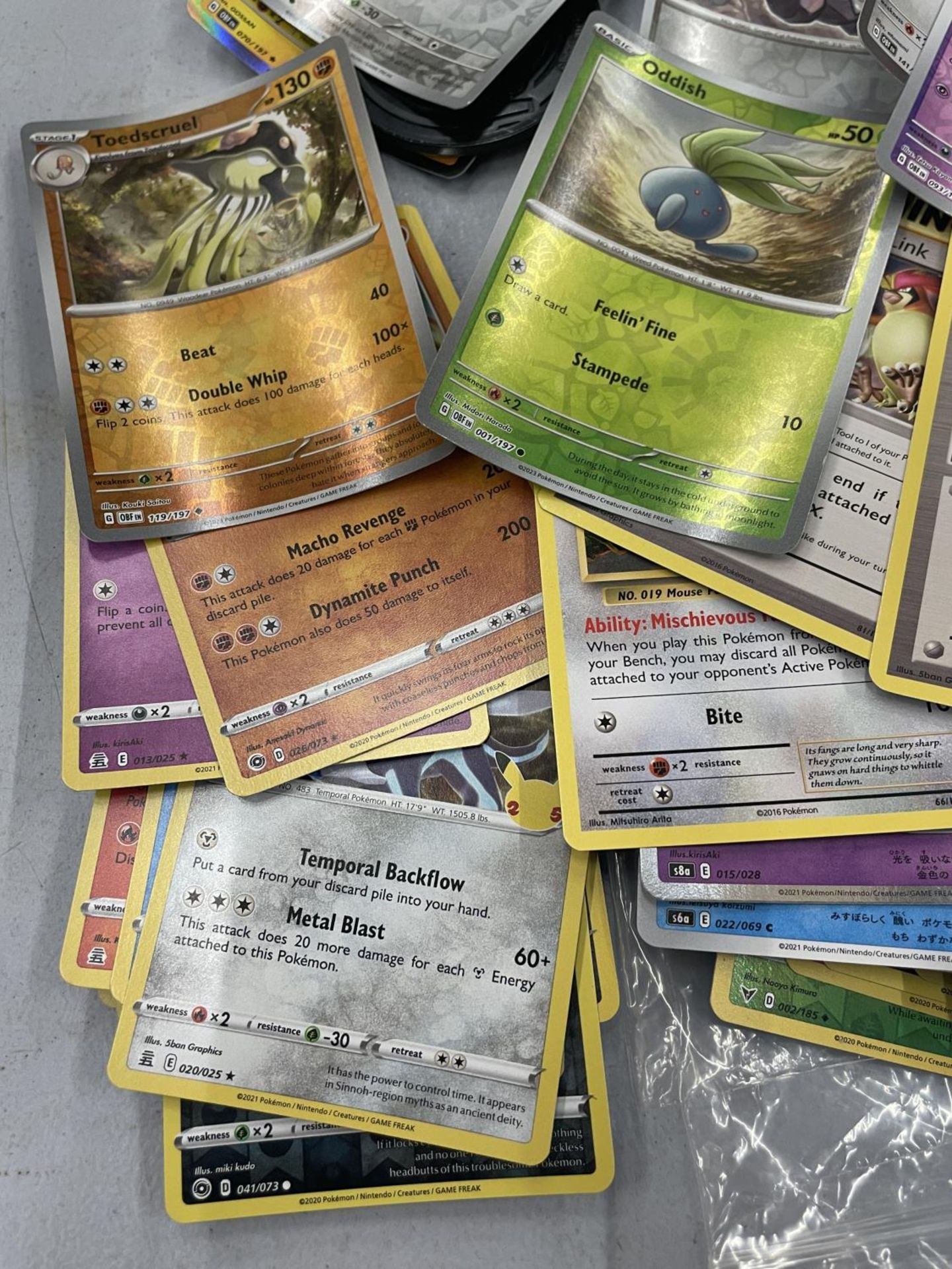 A QUANTITY OF POKEMON CARDS TO INCLUDE JAPANESE - Bild 3 aus 4