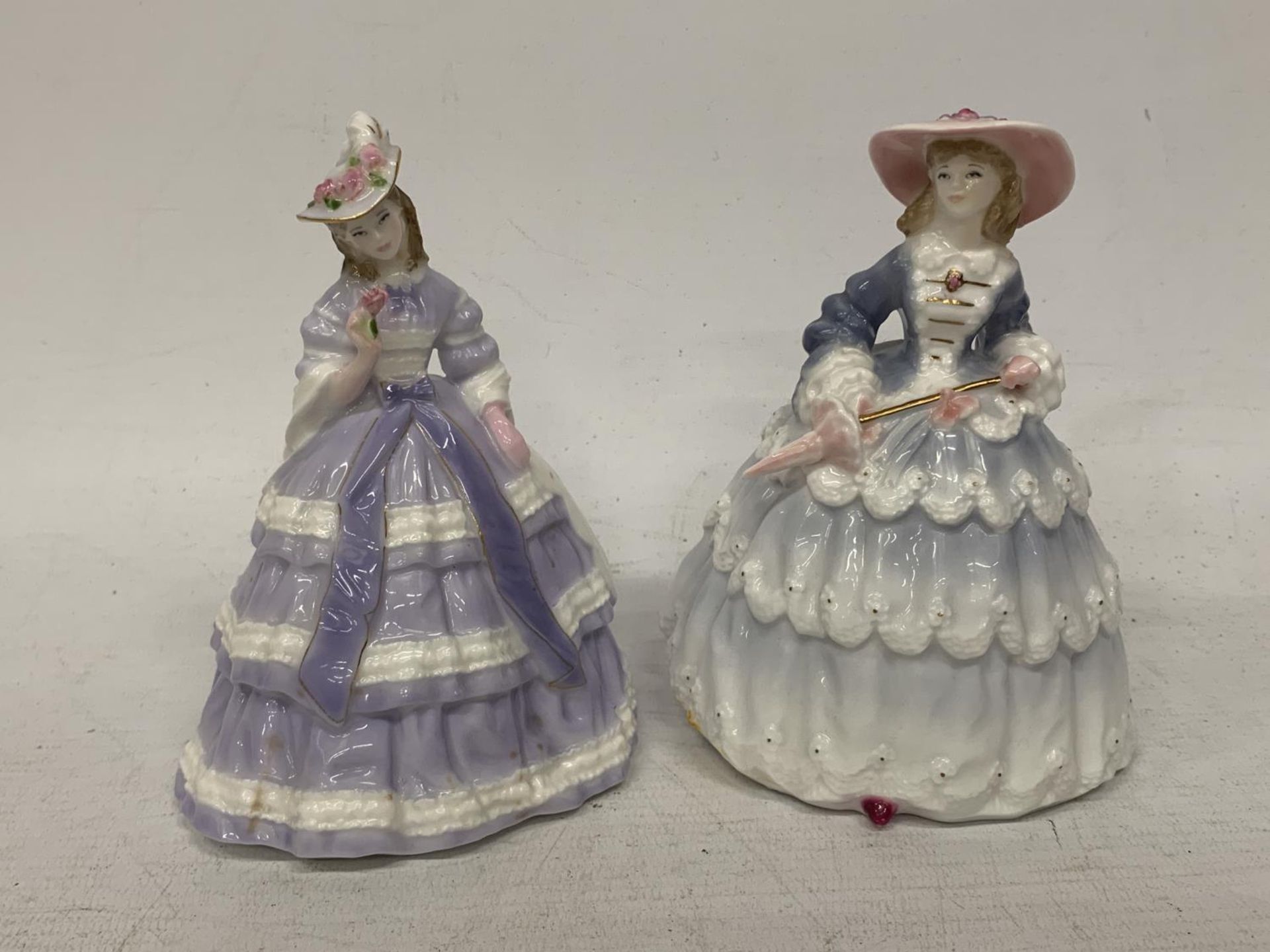 FOUR CERAMIC FIGURES TO INCLUDE TWO ROYAL WORCESTER V& ALIMITED EDITIONS LADY JANE AND LADY - Image 4 of 5