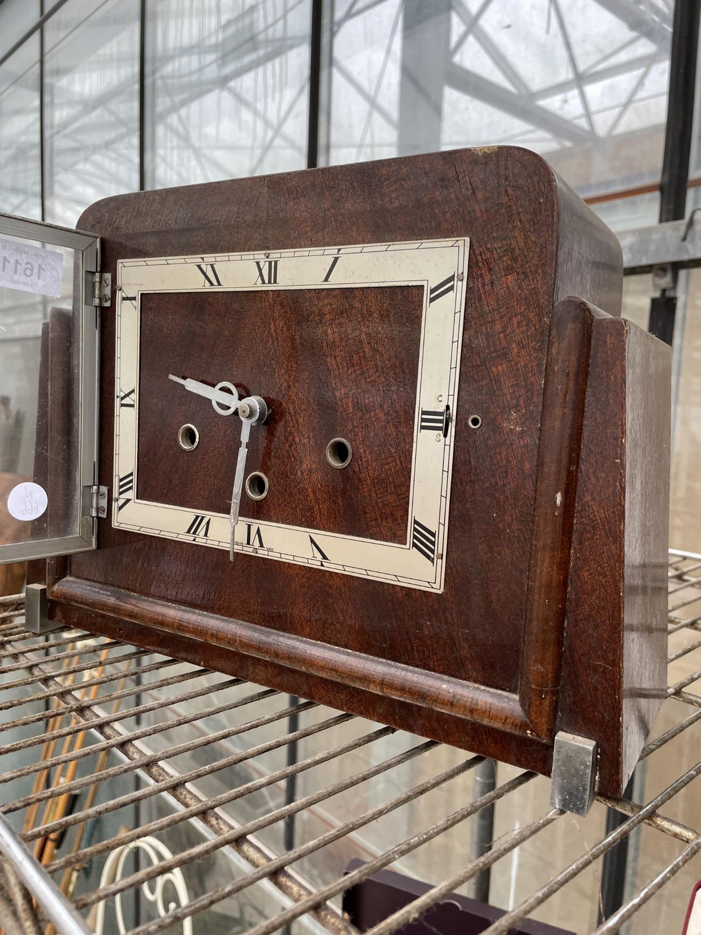 AN ART DECO MAHOGANY WESTMINISTER CHIMING MANTLE CLOCK - Bild 3 aus 4