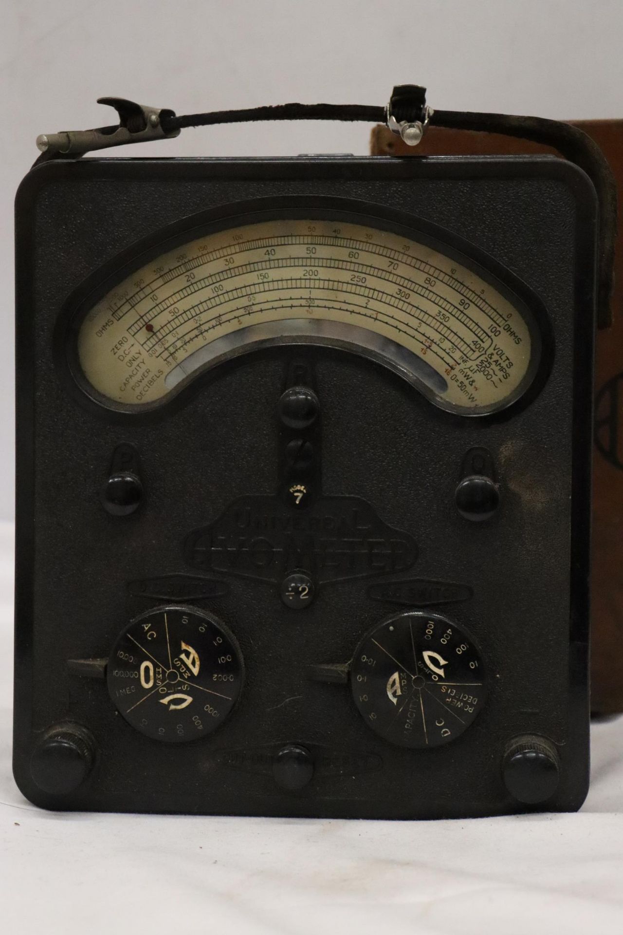 A LARGE BAKELITE AVOMETER IN LEATHER CASE - Image 6 of 6