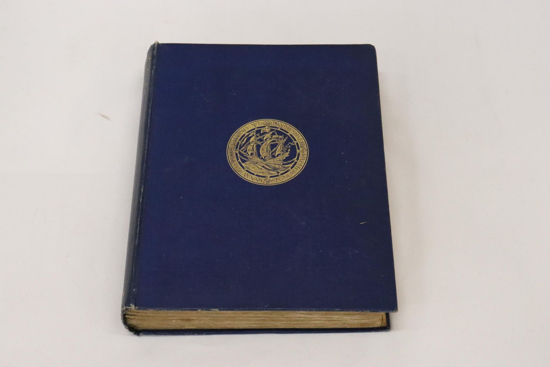 A 1926 EDITION OF HAKLVYT'S VOYAGES