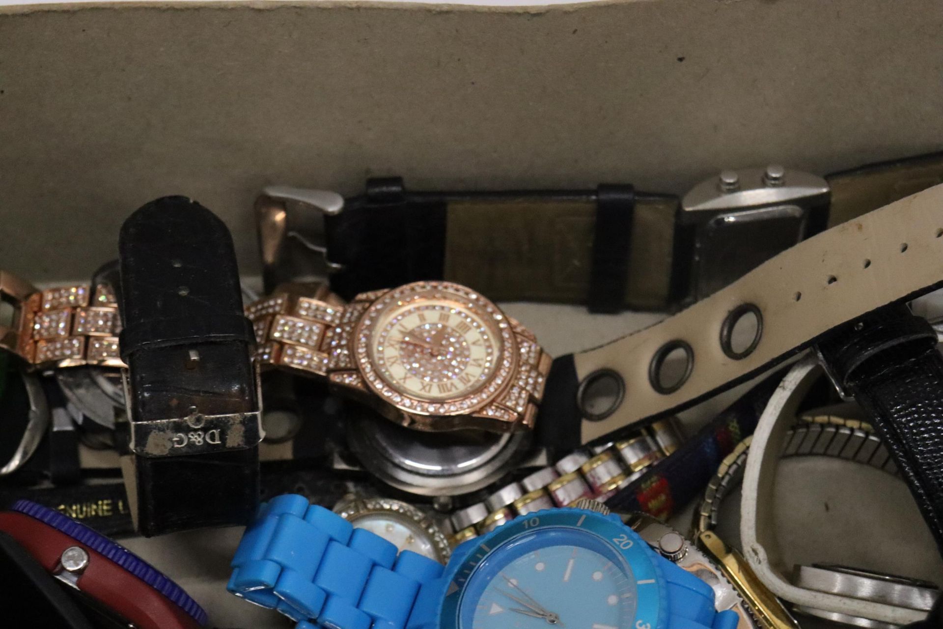 A LARGE QUANTITY OF WRISTWATCHES - Image 12 of 13