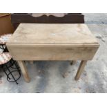 A BEECH PEMBROKE TABLE WITH SINGLE DRAWER