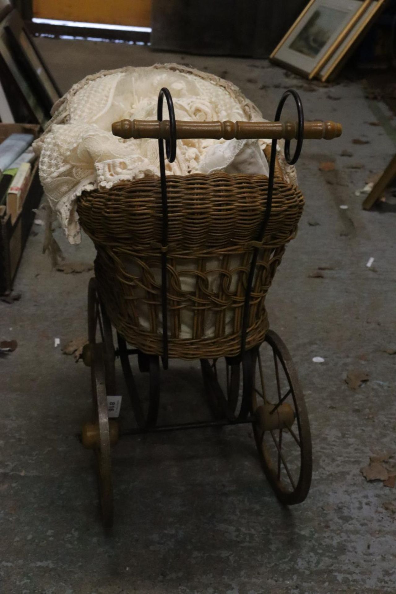 A VICTORIAN CHILD'S PRAM WITH LACE COVERS - Image 4 of 7