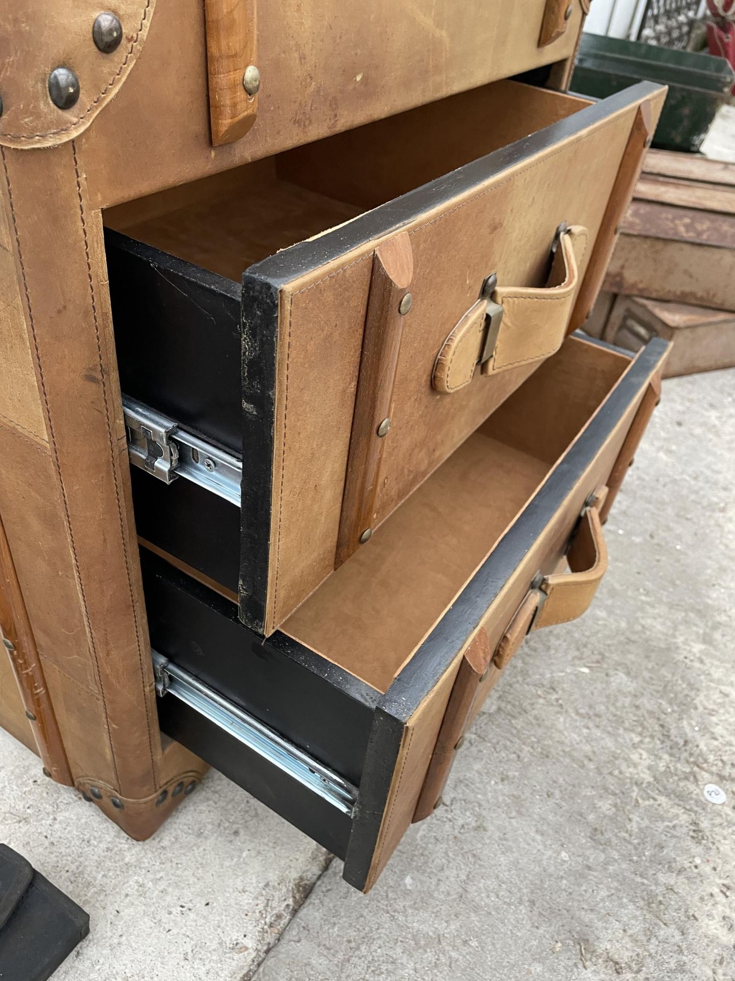 A CHEST OF TWO DRAWERS IN THE FORM OF A SUITCASE - Image 6 of 6