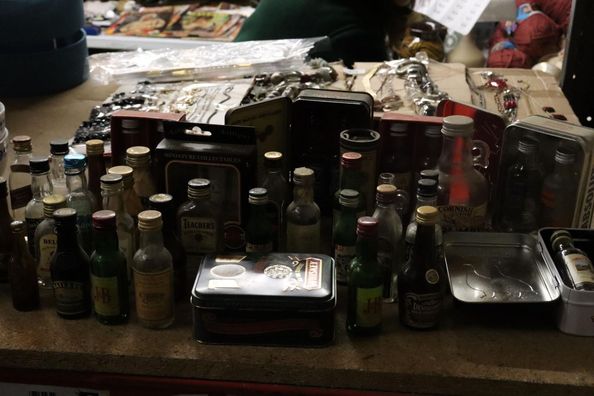 A LARGE COLLECTION OF EMPTY MINIATURE SPIRIT BOTTLES AND TINS - Image 2 of 11