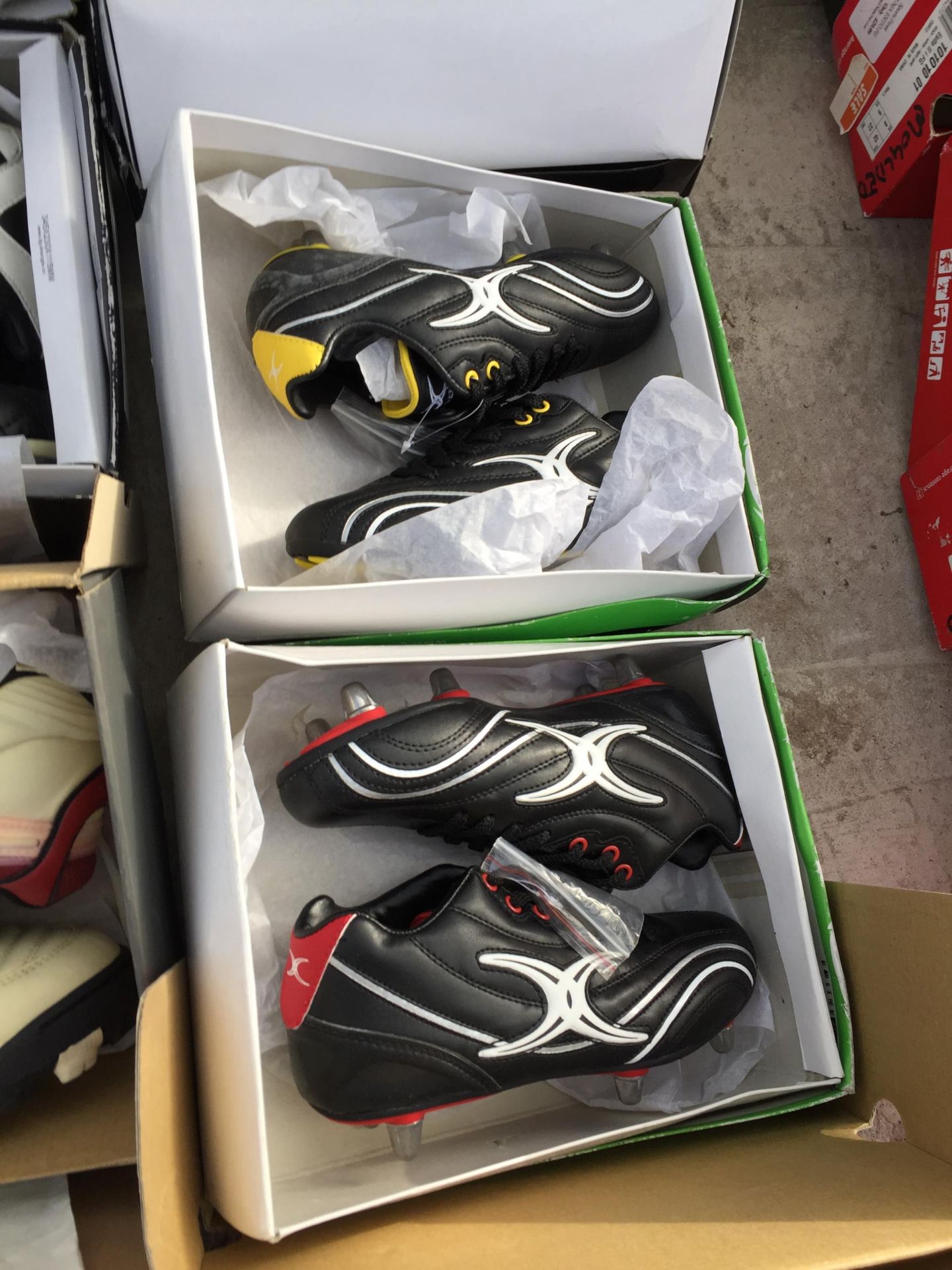 TEN PAIRS OF AS NEW AND BOXED SPORTS BOOTS AND TRAINERS - Bild 3 aus 4