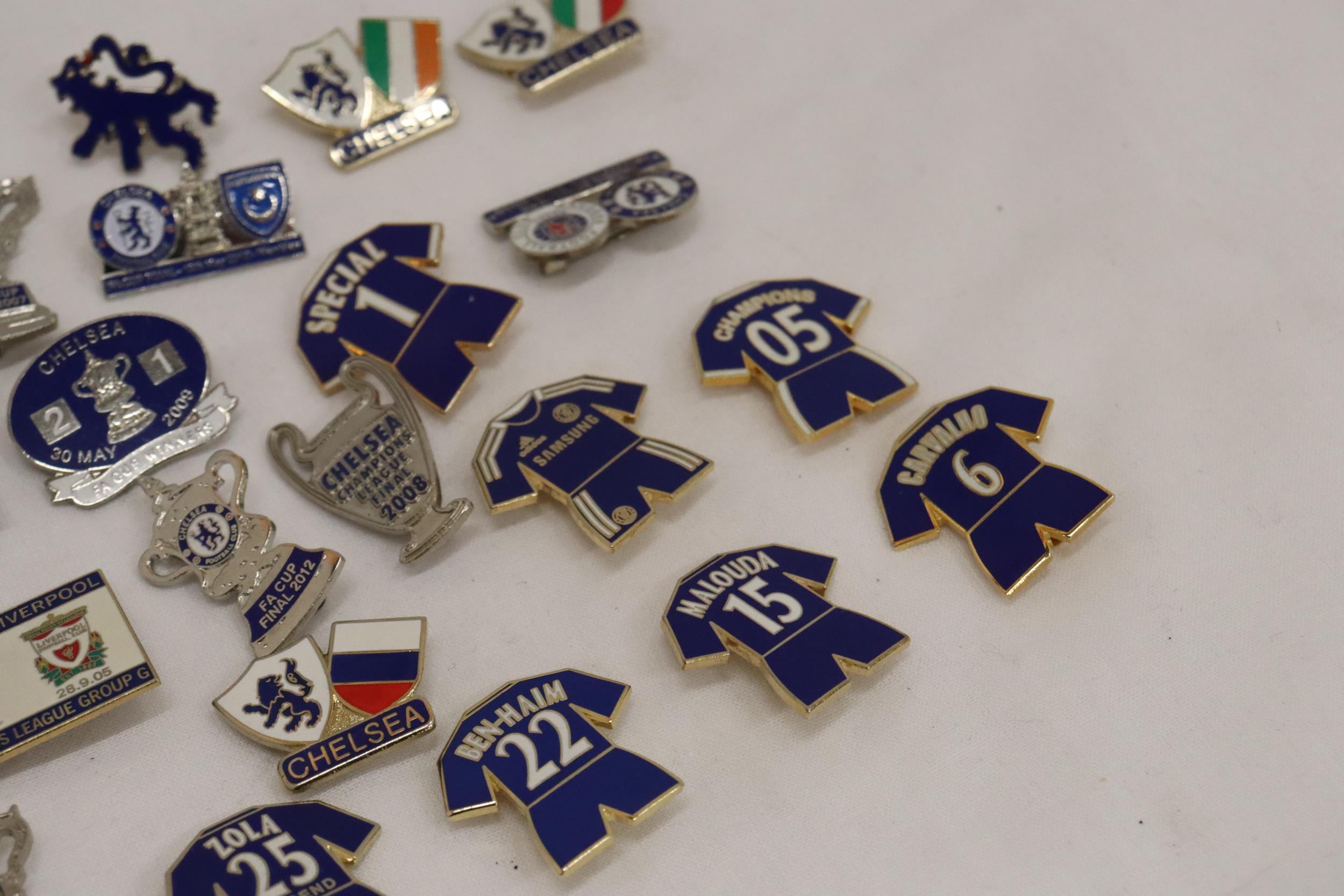 A COLLECTION OF ENAMEL CHELSEA FC BADGES - 23 IN TOTAL - Image 4 of 6