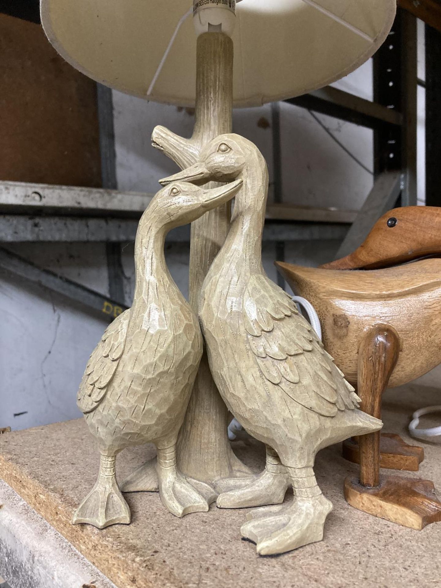 A TABLE LAMP WITH DUCK FIGURES, HEIGHT 42CM, PLUS A MODEL OF TWO DUCKS - Image 3 of 3
