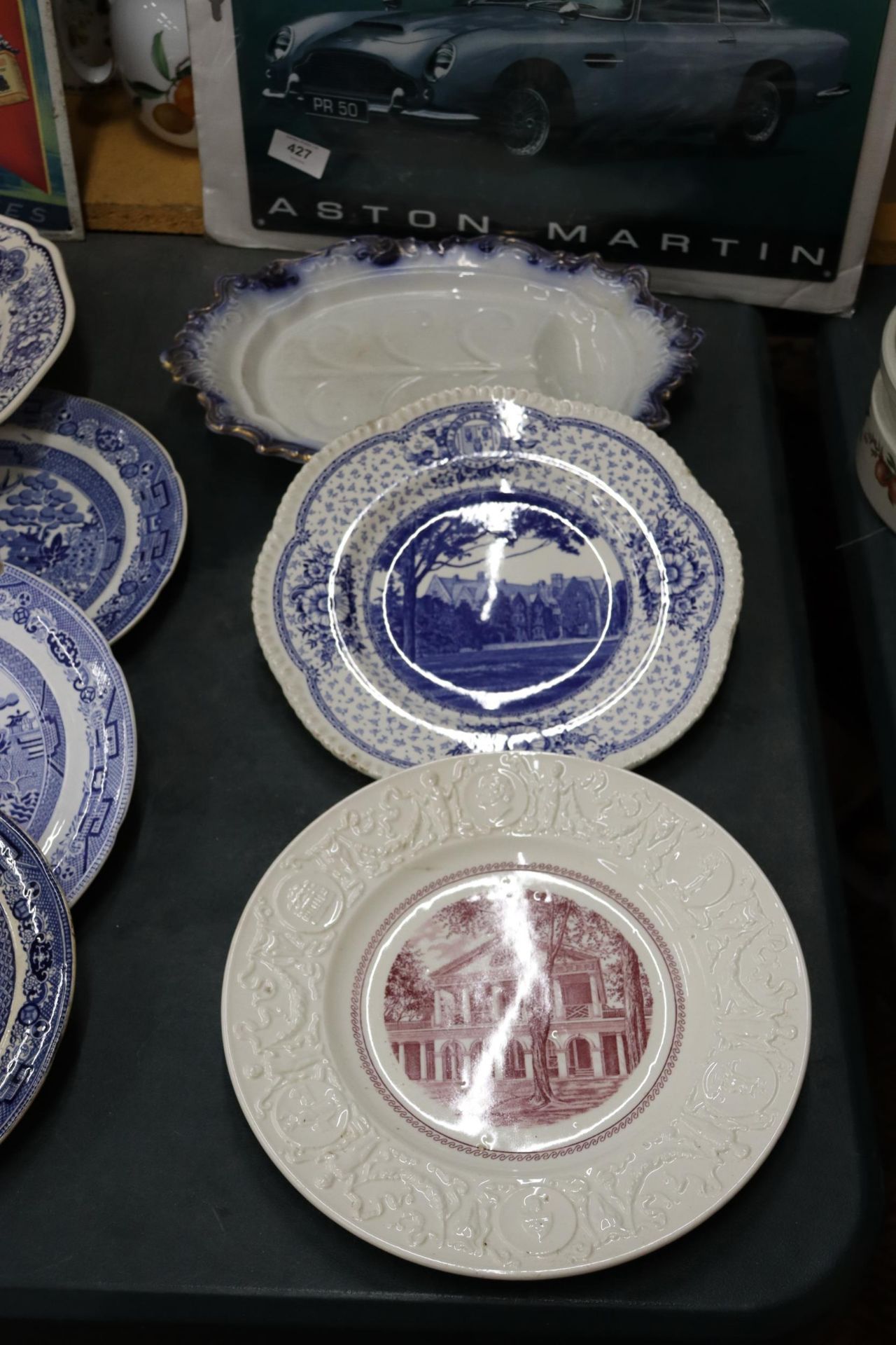 A QUANTITY OF VINTAGE BLUE AND WHITE PLATES TO INCLUDE A LARGE WEDGWOOD PLATTER 'YALE COLLEGE AND - Image 2 of 7