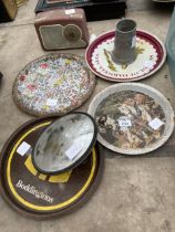 AN ASSORTMENT OF VINTAGE ITEMS TO INCLUDE SERVING TRAYS AND A TANKARD ETC