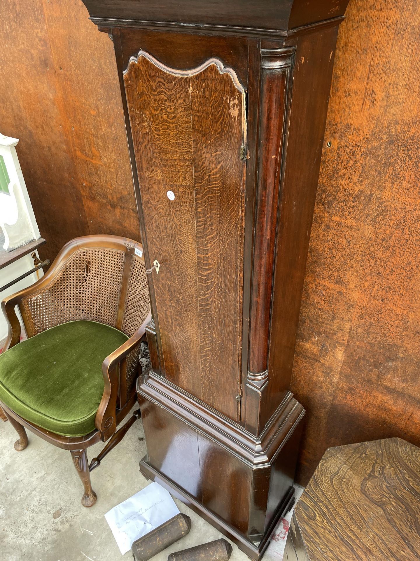 A LATE 18TH CENTURY OAK 8 DAY JND. WILLIAMSON (BOLD) LONGCASE CLOCK WITH BRASS DIAL, ROMAN NUMERIALS - Bild 3 aus 9