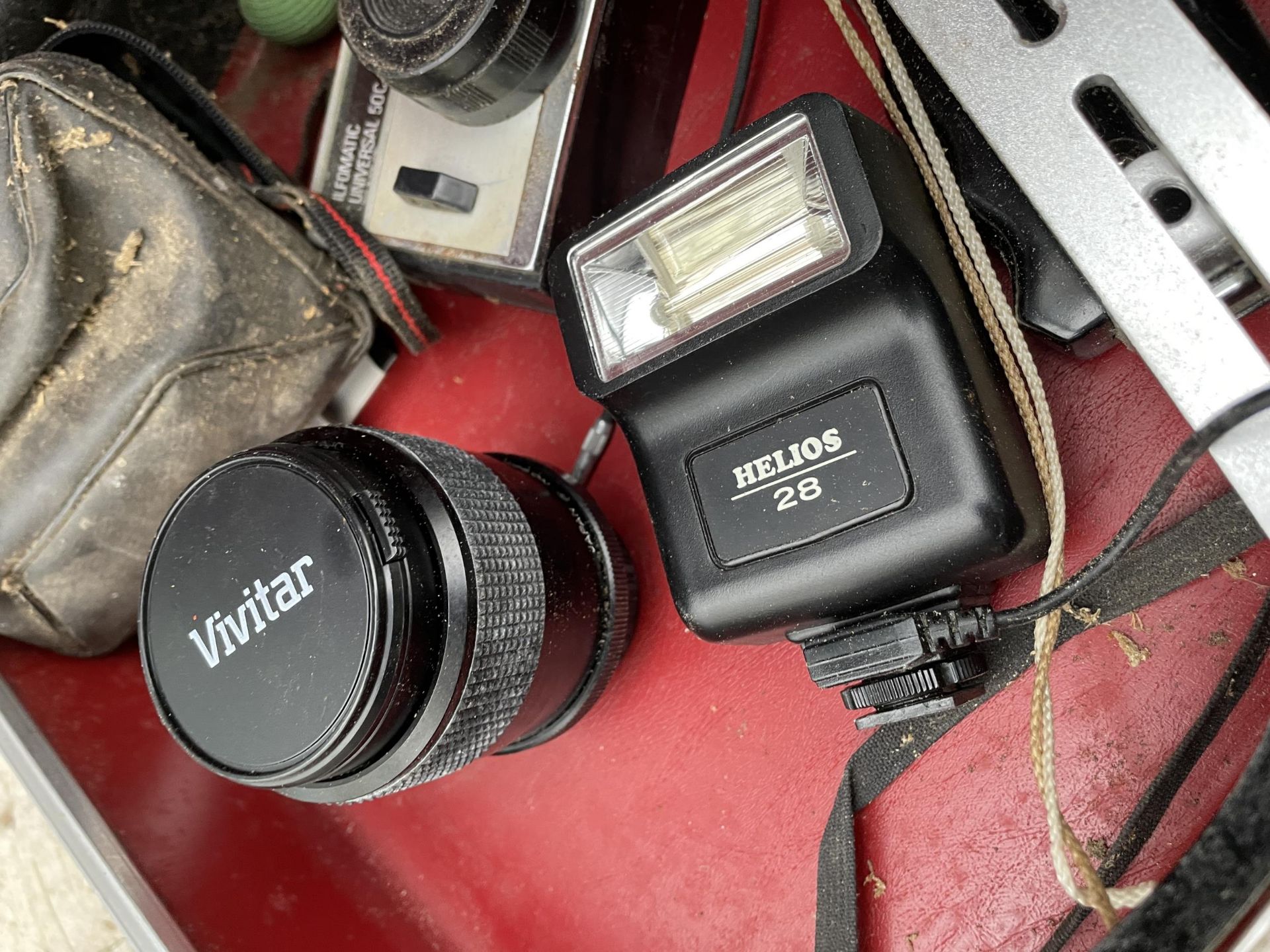 AN ASSORTMENT OF VINTAGE PHOTOGRAPHY EQUIPMENT TO INCLUDE A ZENIT CAMERA, KODAK CAMERA, LENS AND A - Image 3 of 4