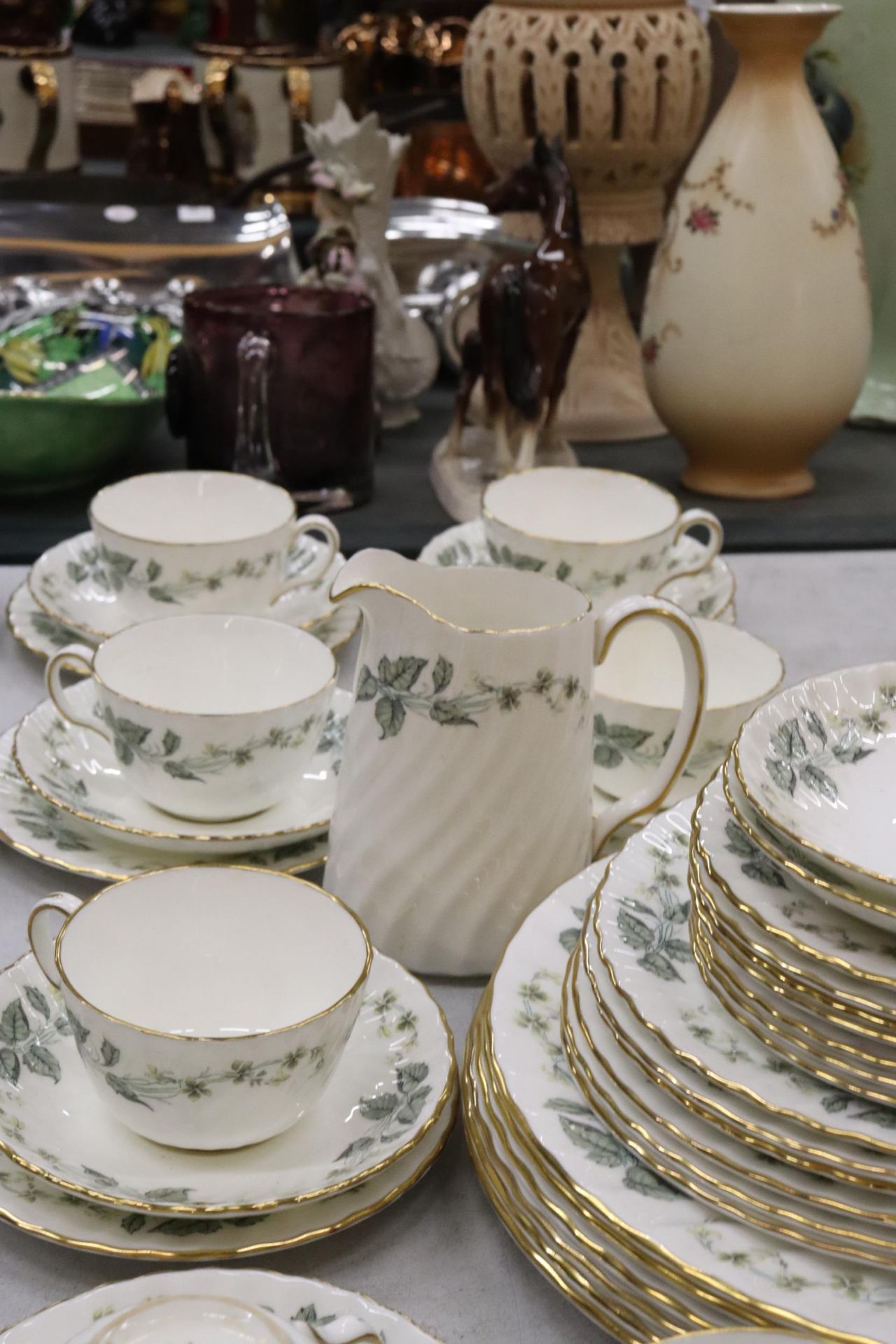 A MINTON GREENWICH TEASET TO INCLUDE CUPS, SAUCERS, DINNER PLATES, SALAD PLATES, ETC., - Image 5 of 6